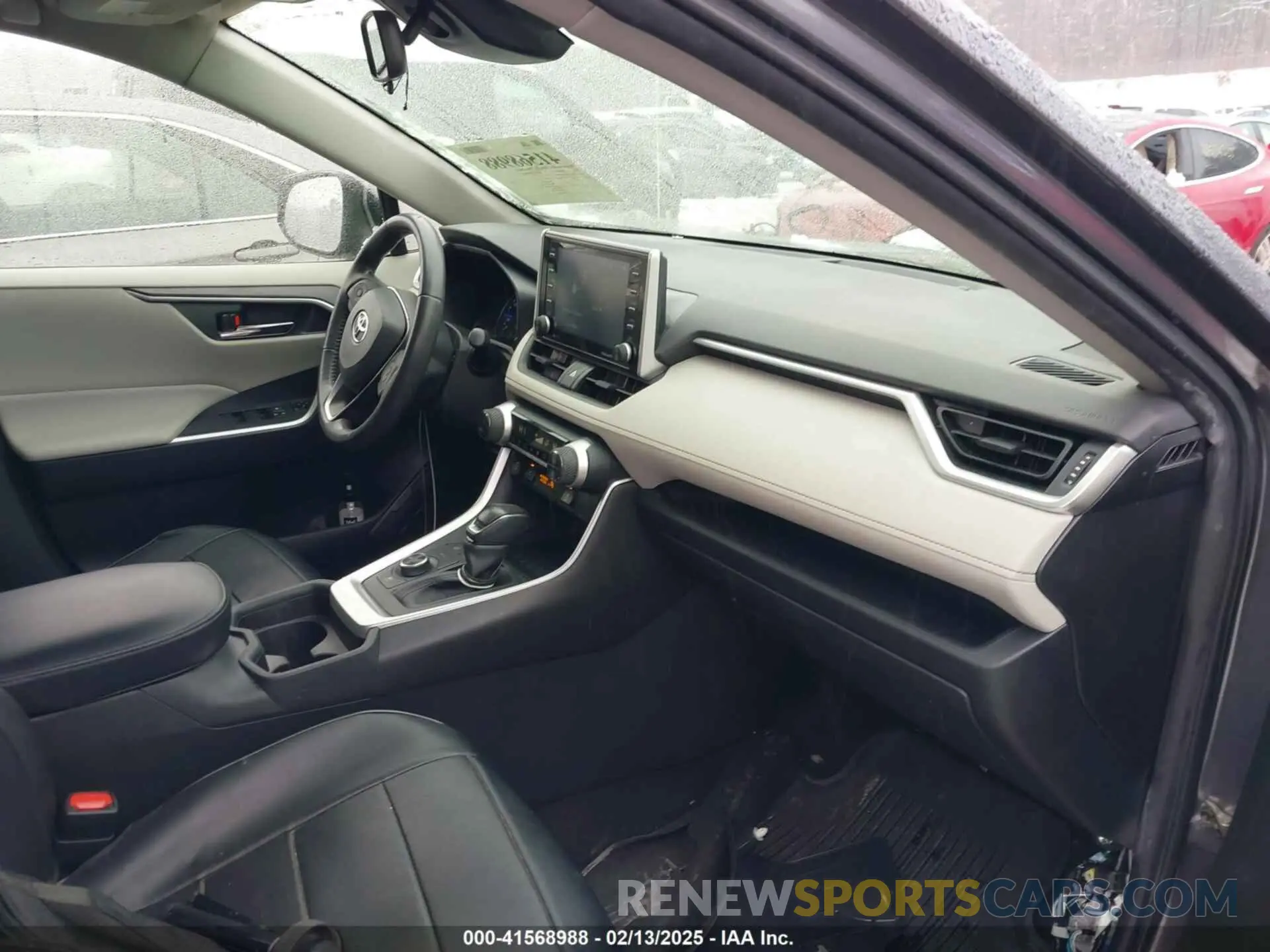 5 Photograph of a damaged car JTMRWRFVXMD127527 TOYOTA RAV4 HYBRID 2021