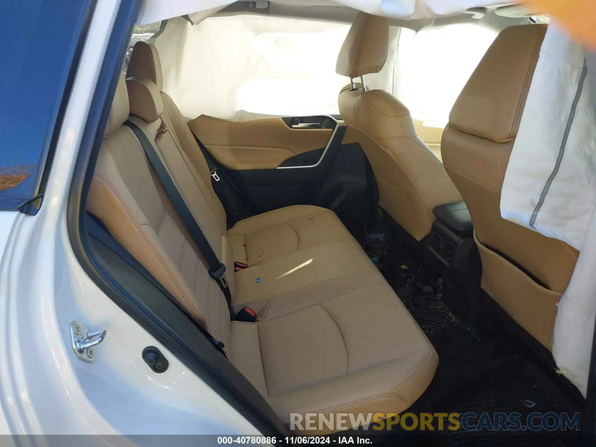 8 Photograph of a damaged car 2T3B6RFV2NW030022 TOYOTA RAV4 HYBRID 2022