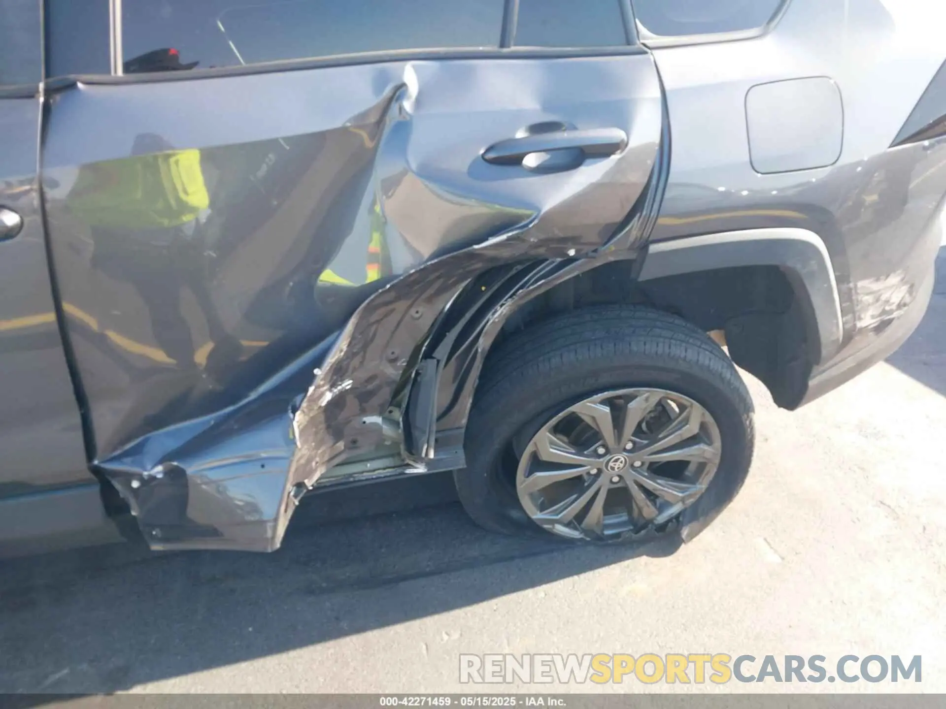 6 Photograph of a damaged car 2T3B6RFV5NW037465 TOYOTA RAV4 HYBRID 2022