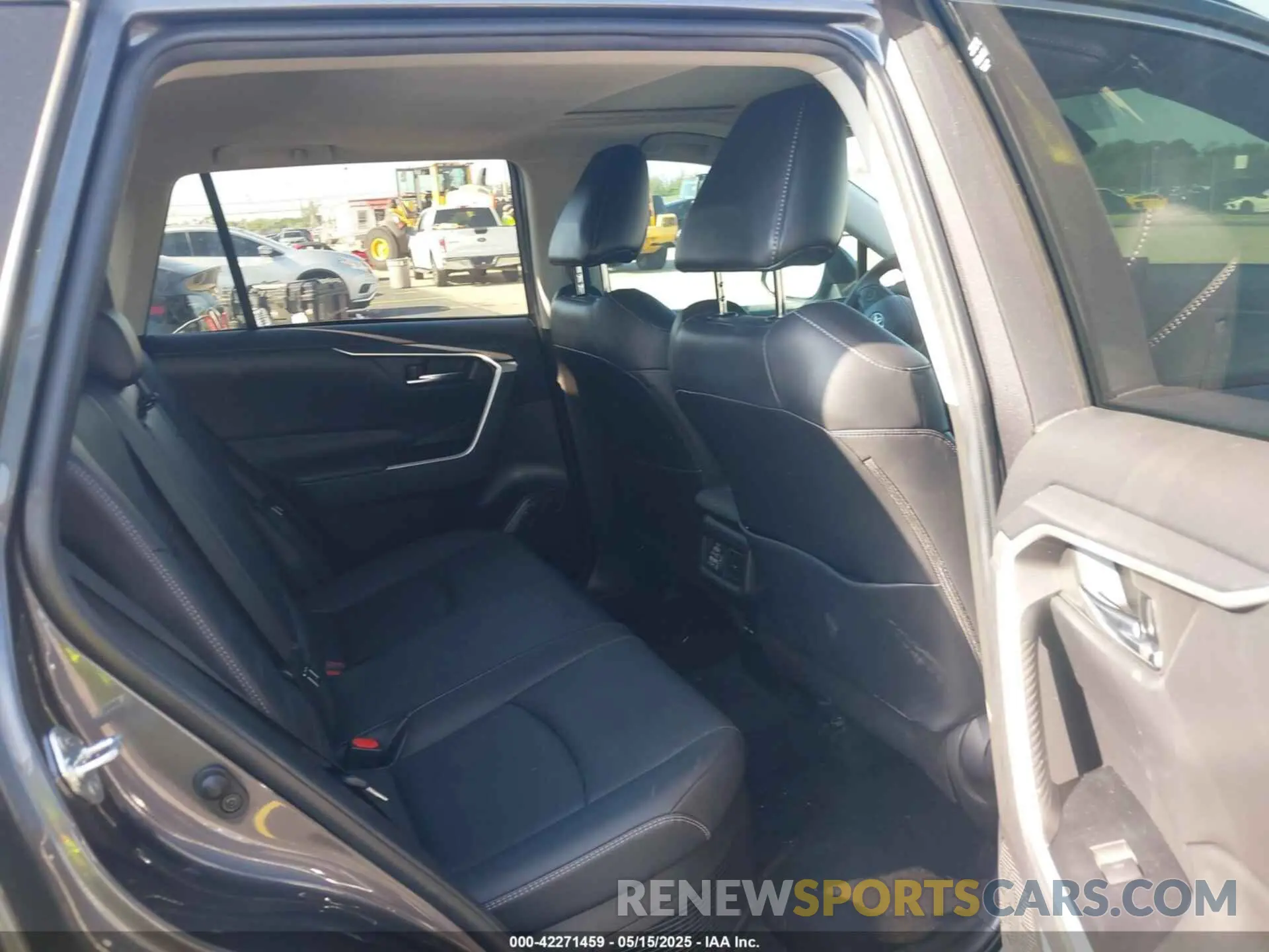 8 Photograph of a damaged car 2T3B6RFV5NW037465 TOYOTA RAV4 HYBRID 2022