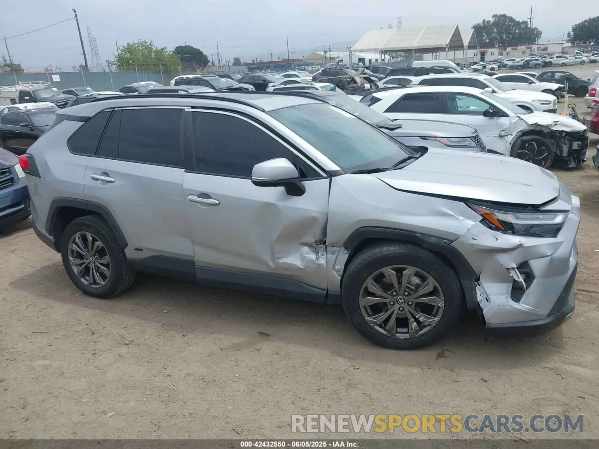 13 Photograph of a damaged car 2T3D6RFV9NW034027 TOYOTA RAV4 HYBRID 2022