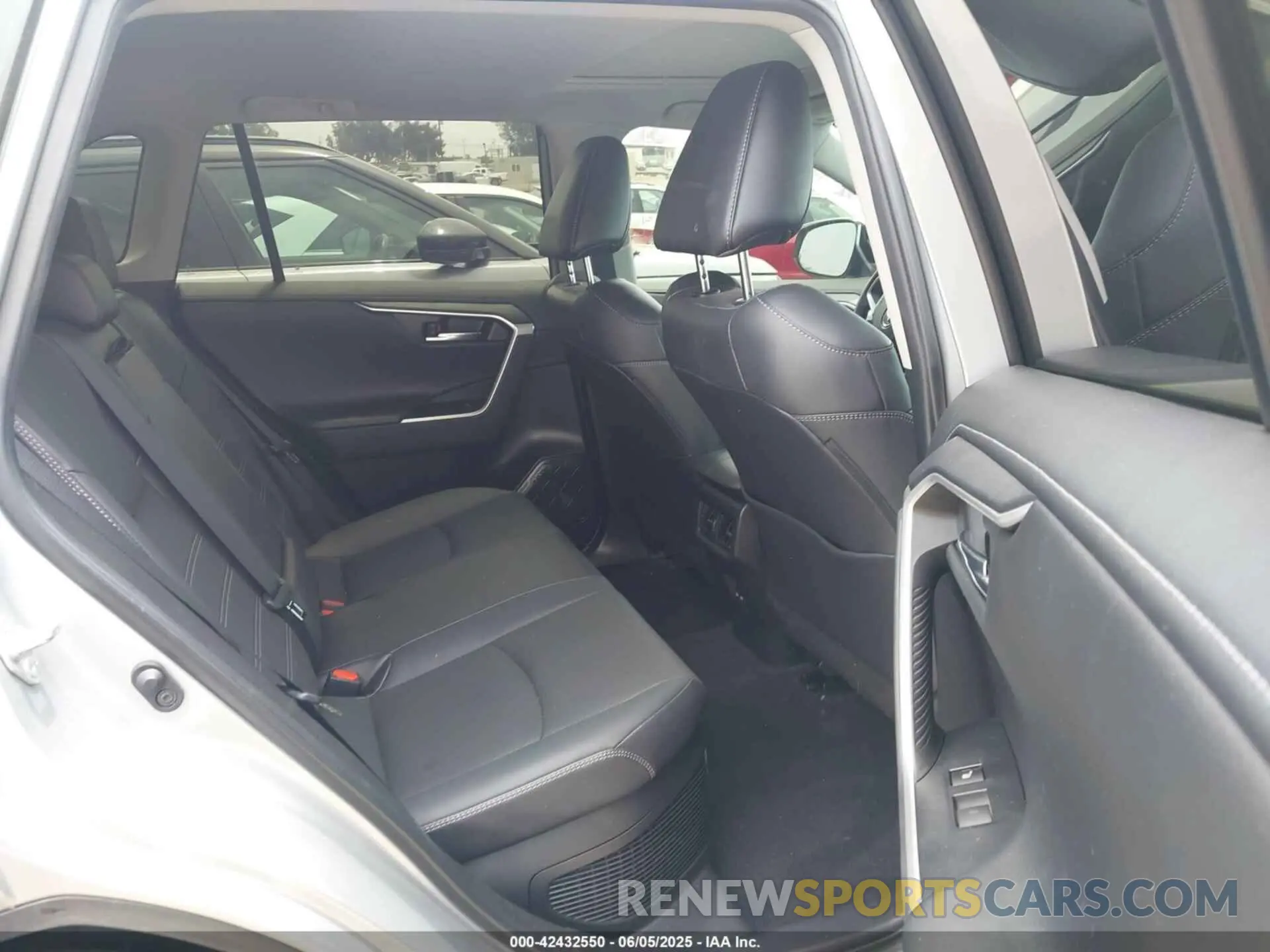 8 Photograph of a damaged car 2T3D6RFV9NW034027 TOYOTA RAV4 HYBRID 2022