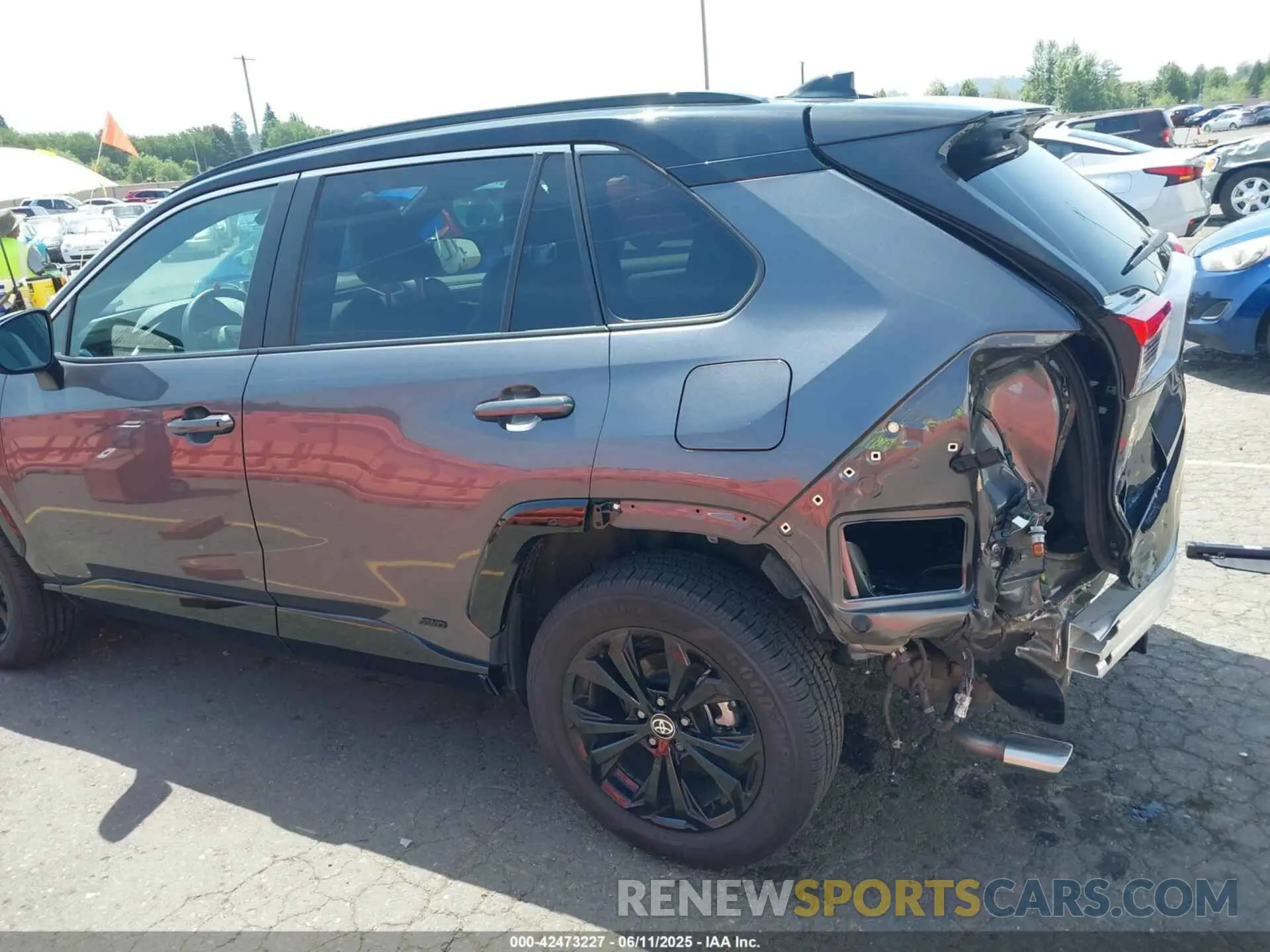 19 Photograph of a damaged car 2T3E6RFV8NW037425 TOYOTA RAV4 HYBRID 2022