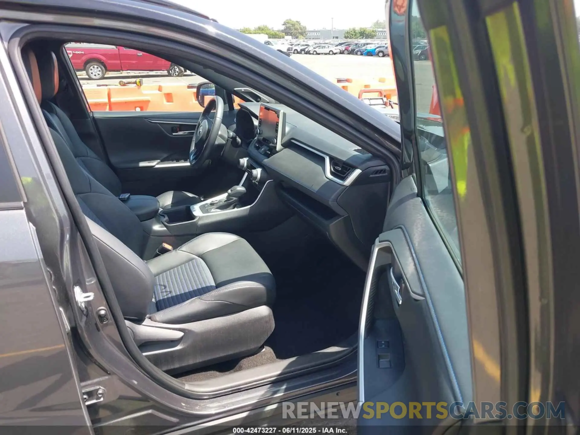 5 Photograph of a damaged car 2T3E6RFV8NW037425 TOYOTA RAV4 HYBRID 2022