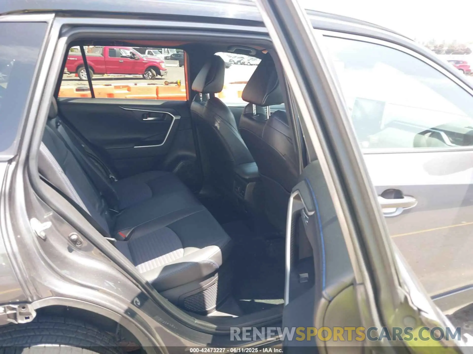 8 Photograph of a damaged car 2T3E6RFV8NW037425 TOYOTA RAV4 HYBRID 2022