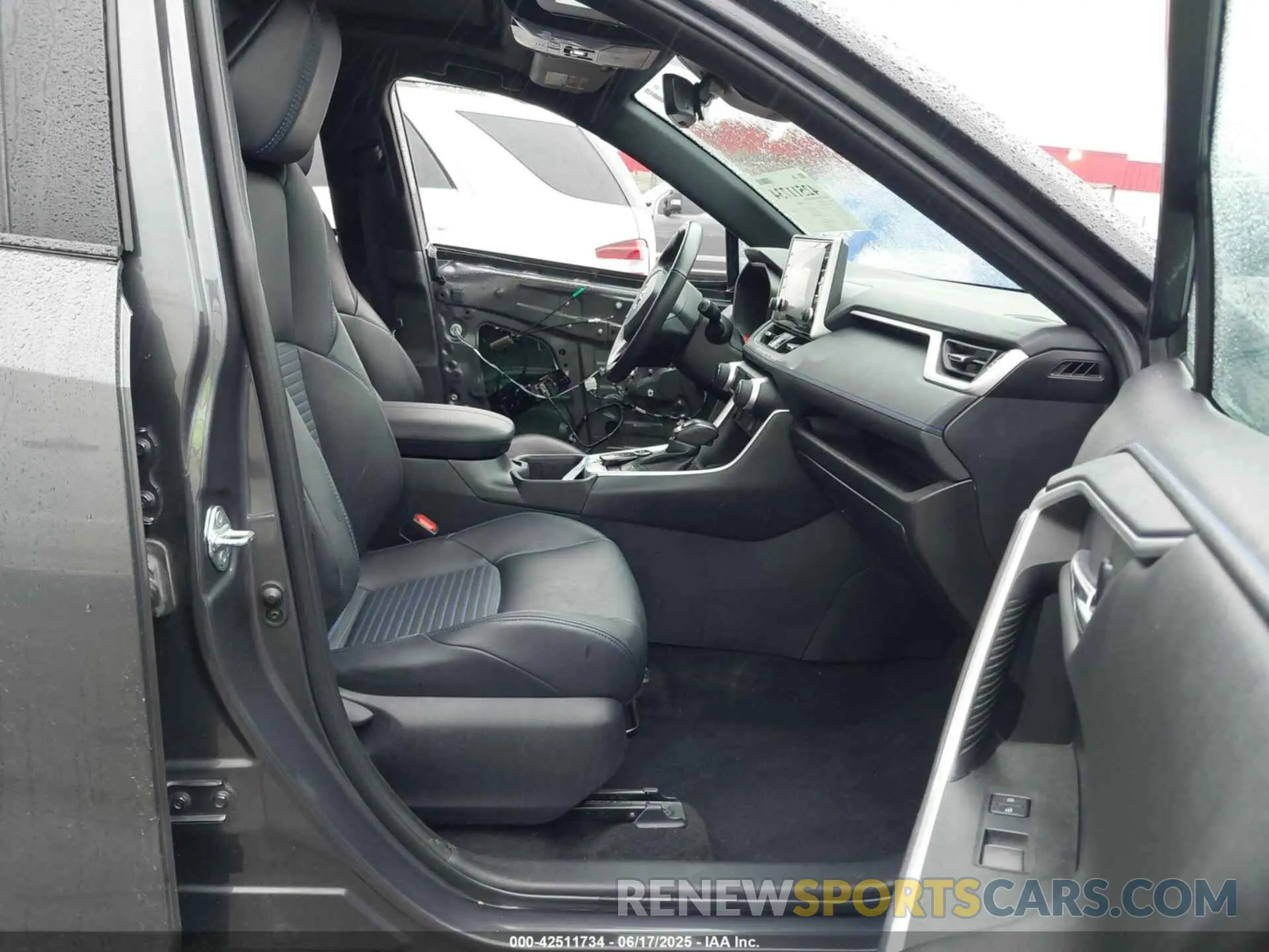 5 Photograph of a damaged car 2T3E6RFVXNW037247 TOYOTA RAV4 HYBRID 2022