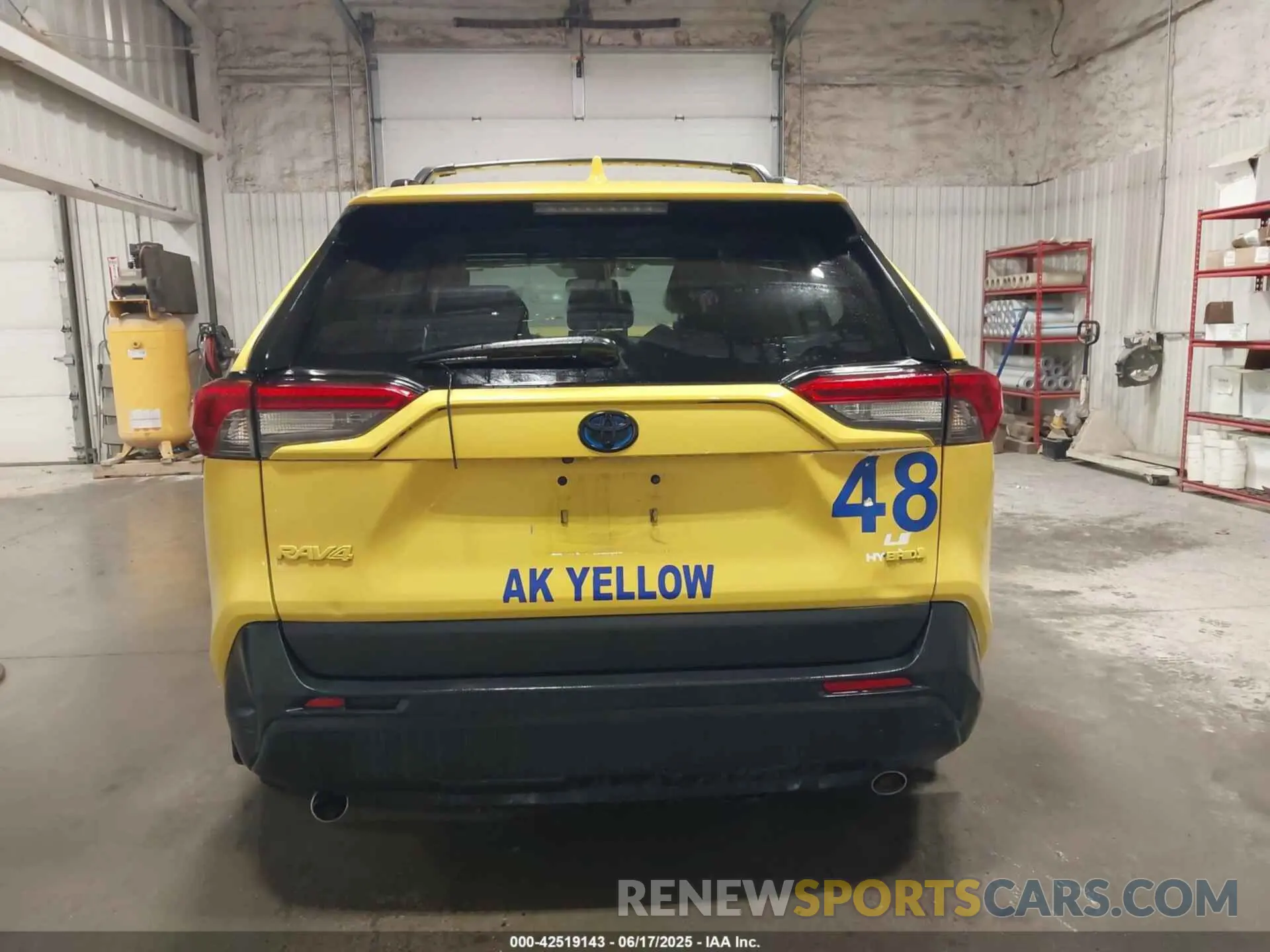 17 Photograph of a damaged car 2T3MWRFV0NW129205 TOYOTA RAV4 HYBRID 2022