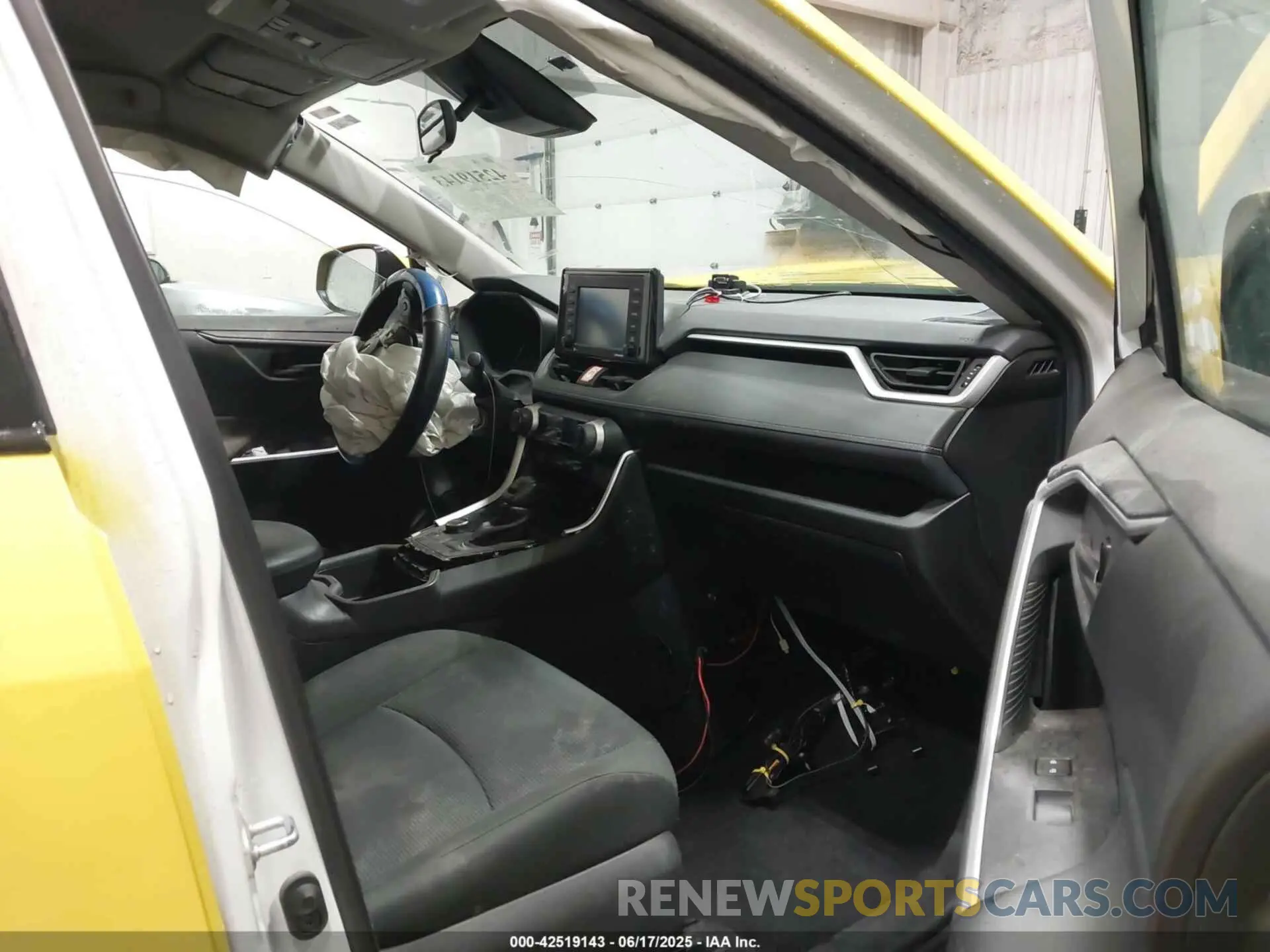 5 Photograph of a damaged car 2T3MWRFV0NW129205 TOYOTA RAV4 HYBRID 2022