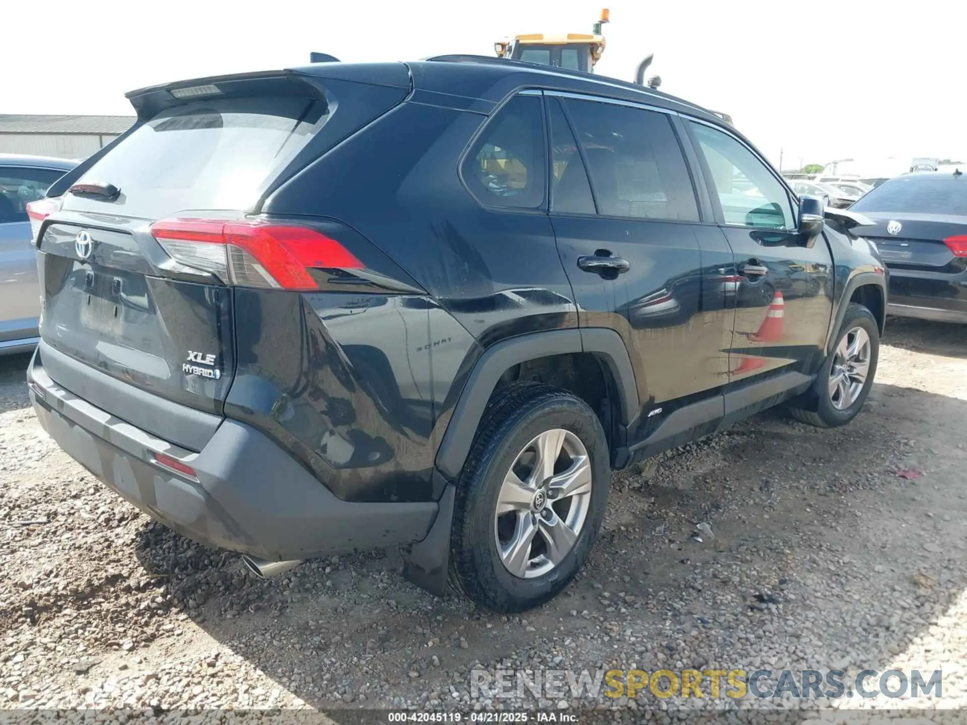 4 Photograph of a damaged car 2T3RWRFV0NW133065 TOYOTA RAV4 HYBRID 2022