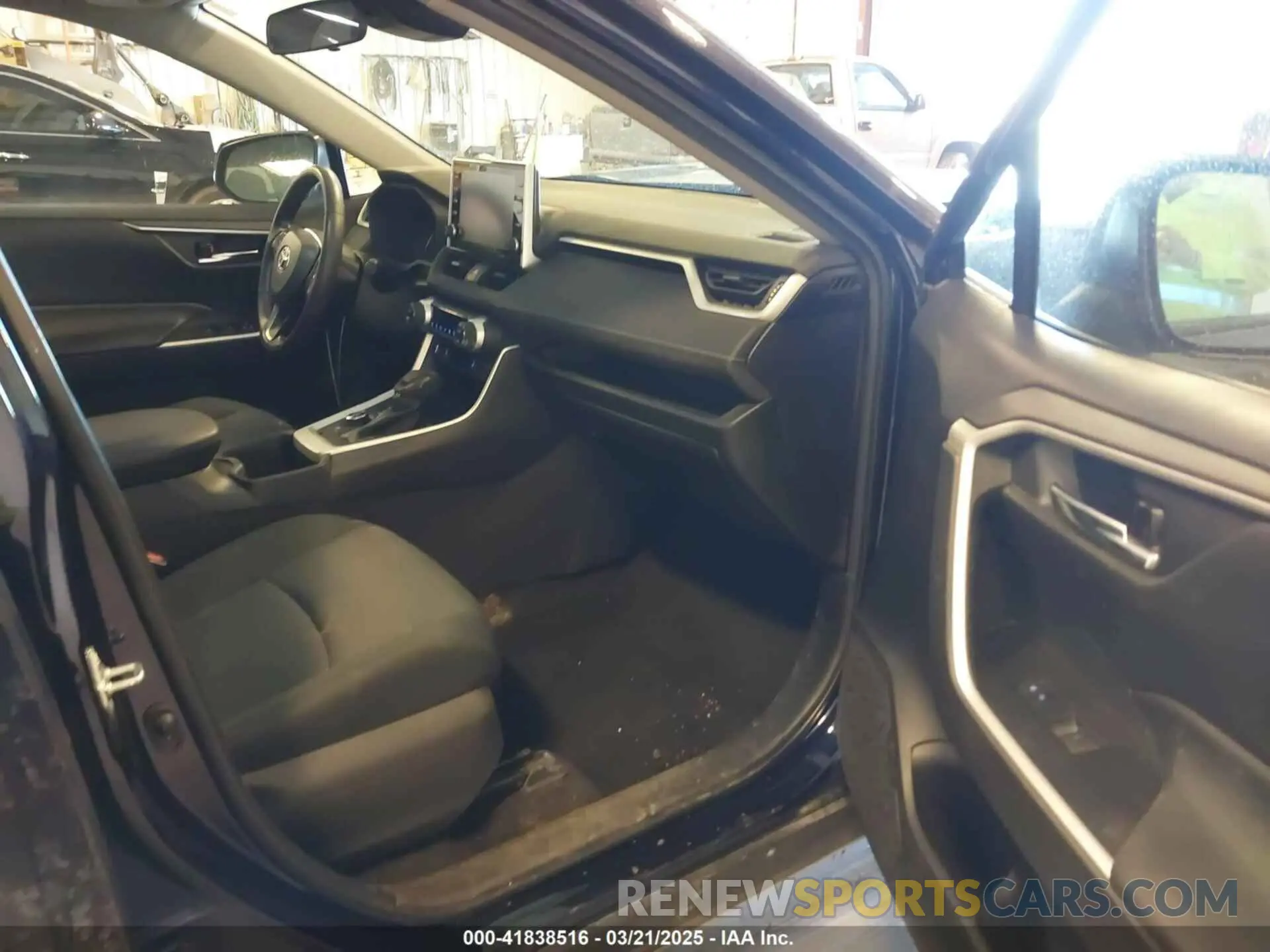 5 Photograph of a damaged car 2T3RWRFV8NW129832 TOYOTA RAV4 HYBRID 2022