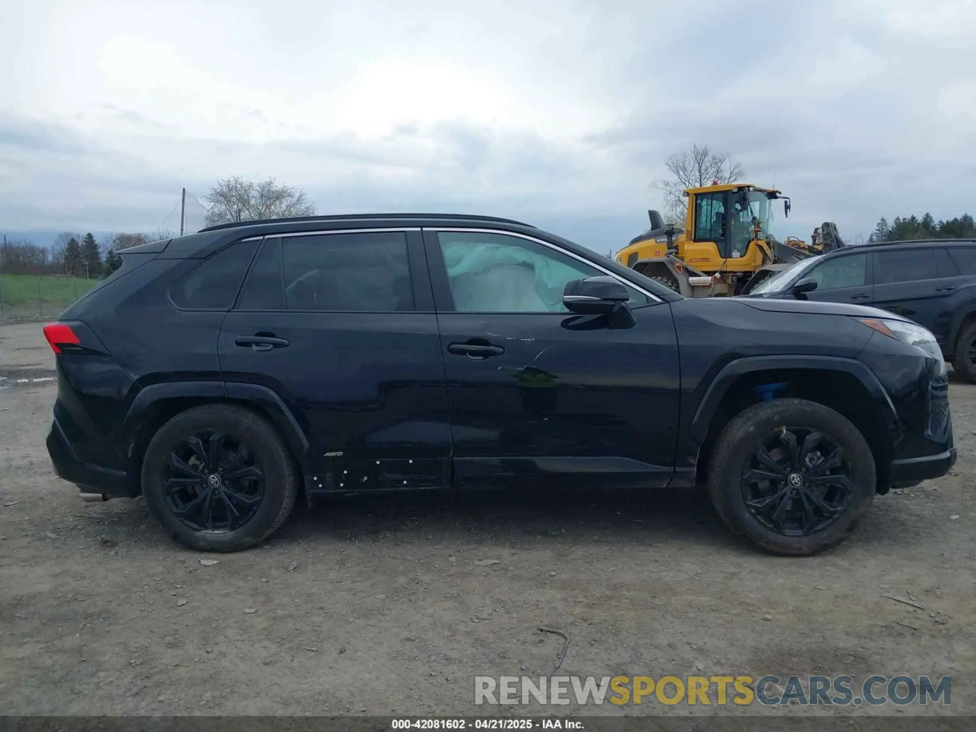 13 Photograph of a damaged car 2T3T6RFV2NW031305 TOYOTA RAV4 HYBRID 2022