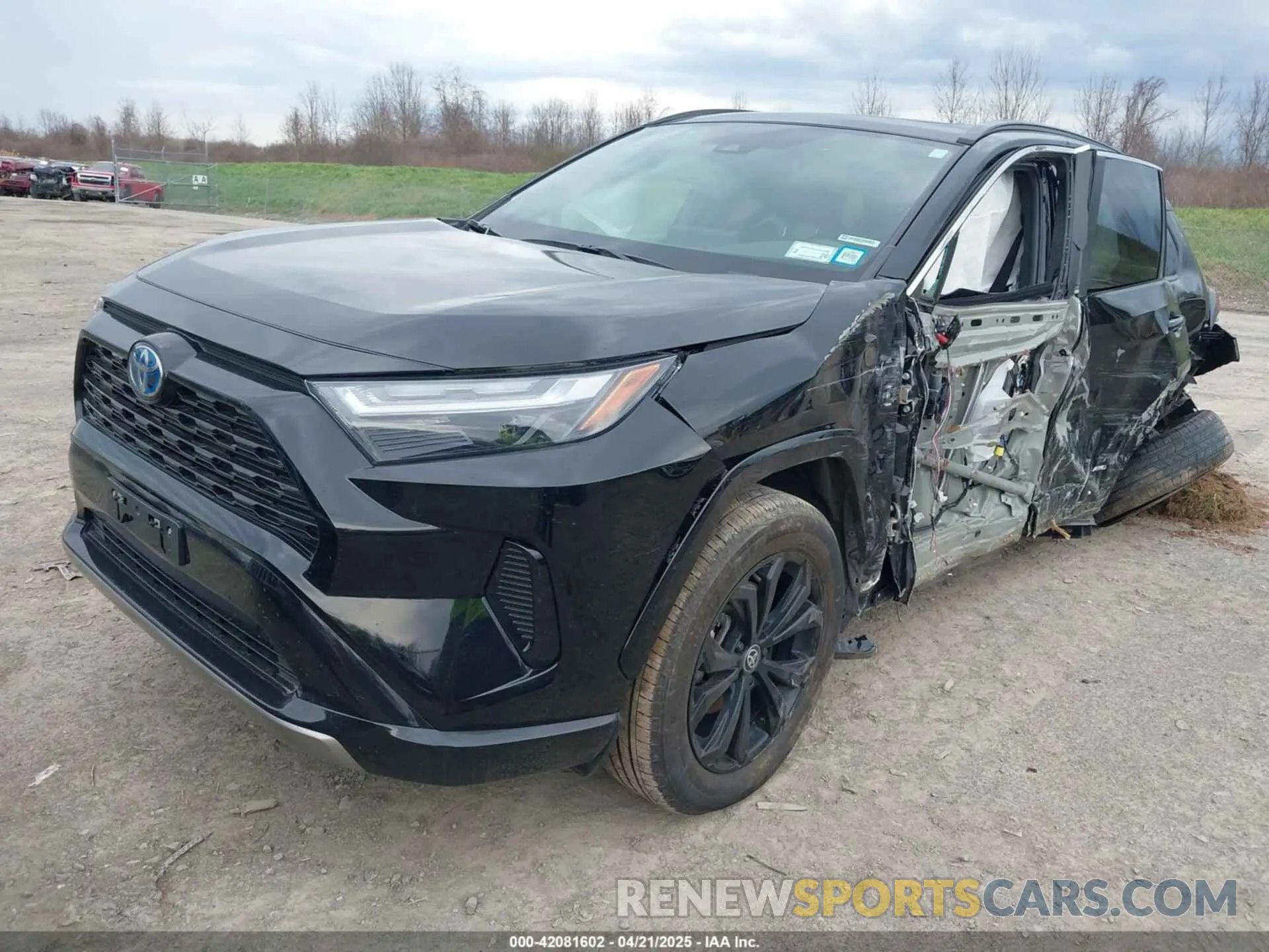 2 Photograph of a damaged car 2T3T6RFV2NW031305 TOYOTA RAV4 HYBRID 2022