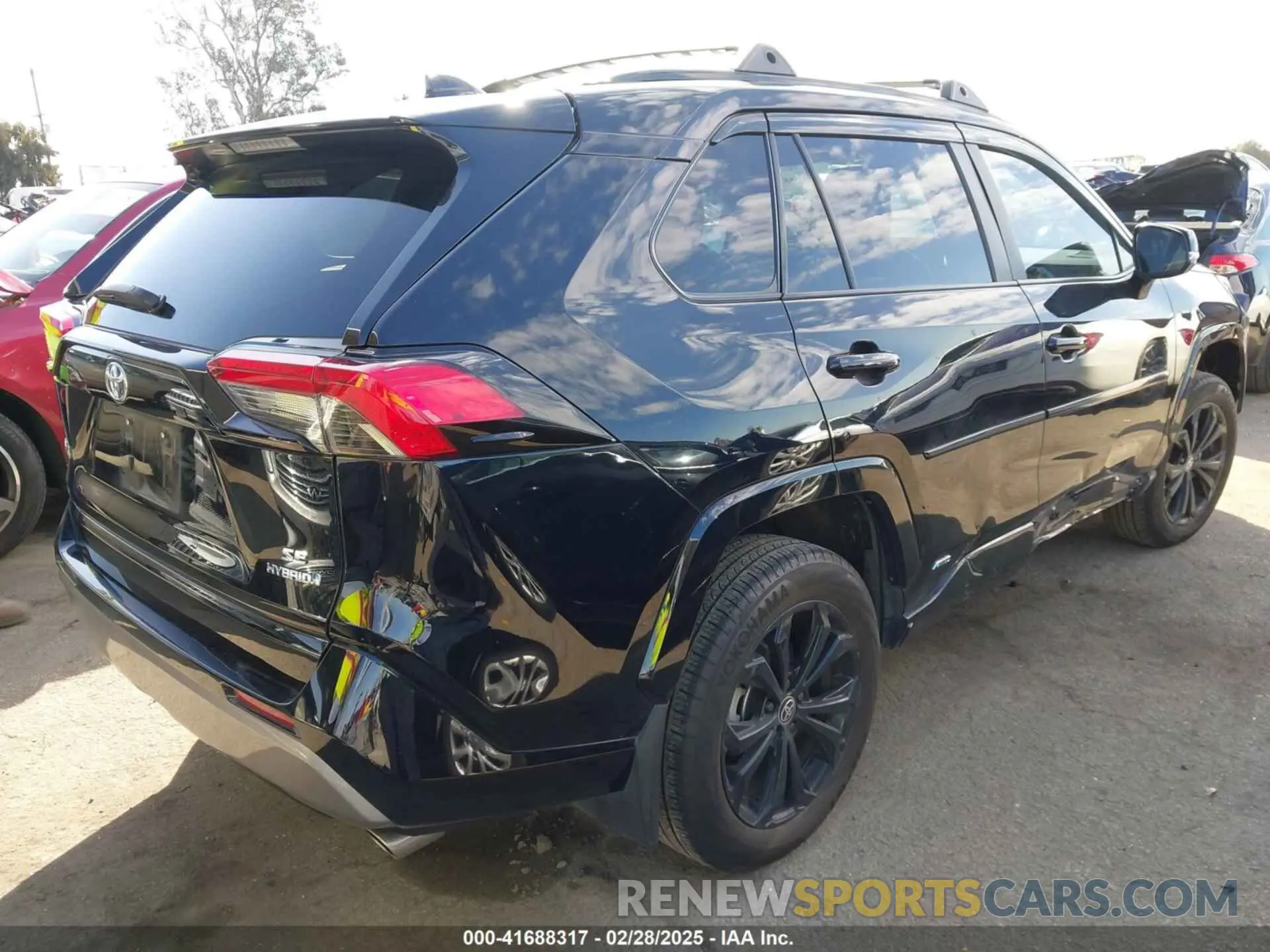 4 Photograph of a damaged car 2T3T6RFV8NW032930 TOYOTA RAV4 HYBRID 2022