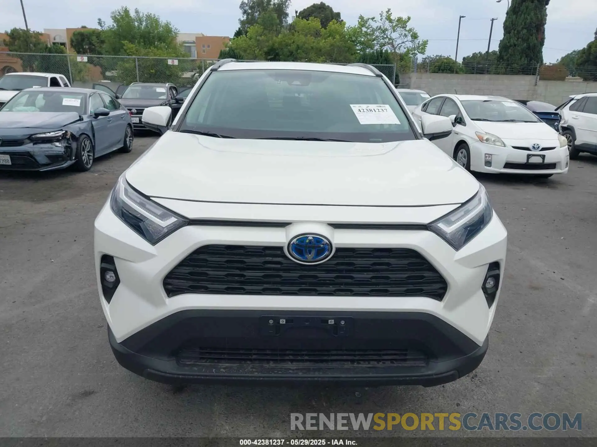 12 Photograph of a damaged car 4T3B6RFV0NU103453 TOYOTA RAV4 HYBRID 2022