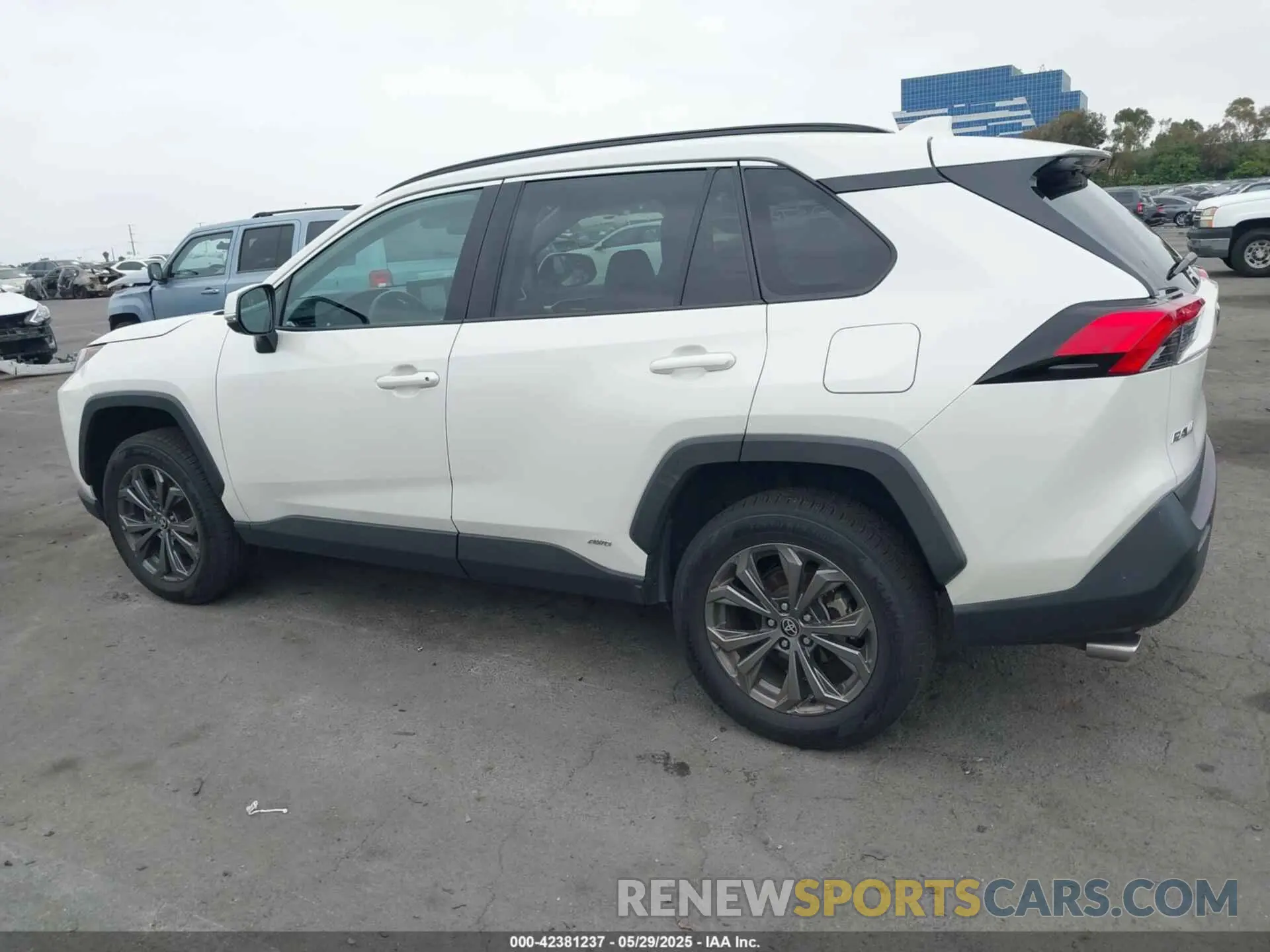 14 Photograph of a damaged car 4T3B6RFV0NU103453 TOYOTA RAV4 HYBRID 2022