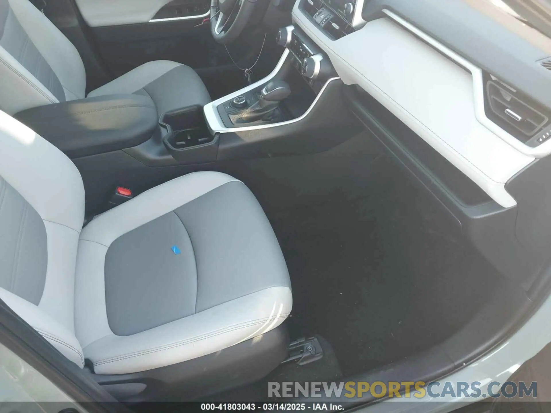 5 Photograph of a damaged car 4T3B6RFV3NU086227 TOYOTA RAV4 HYBRID 2022