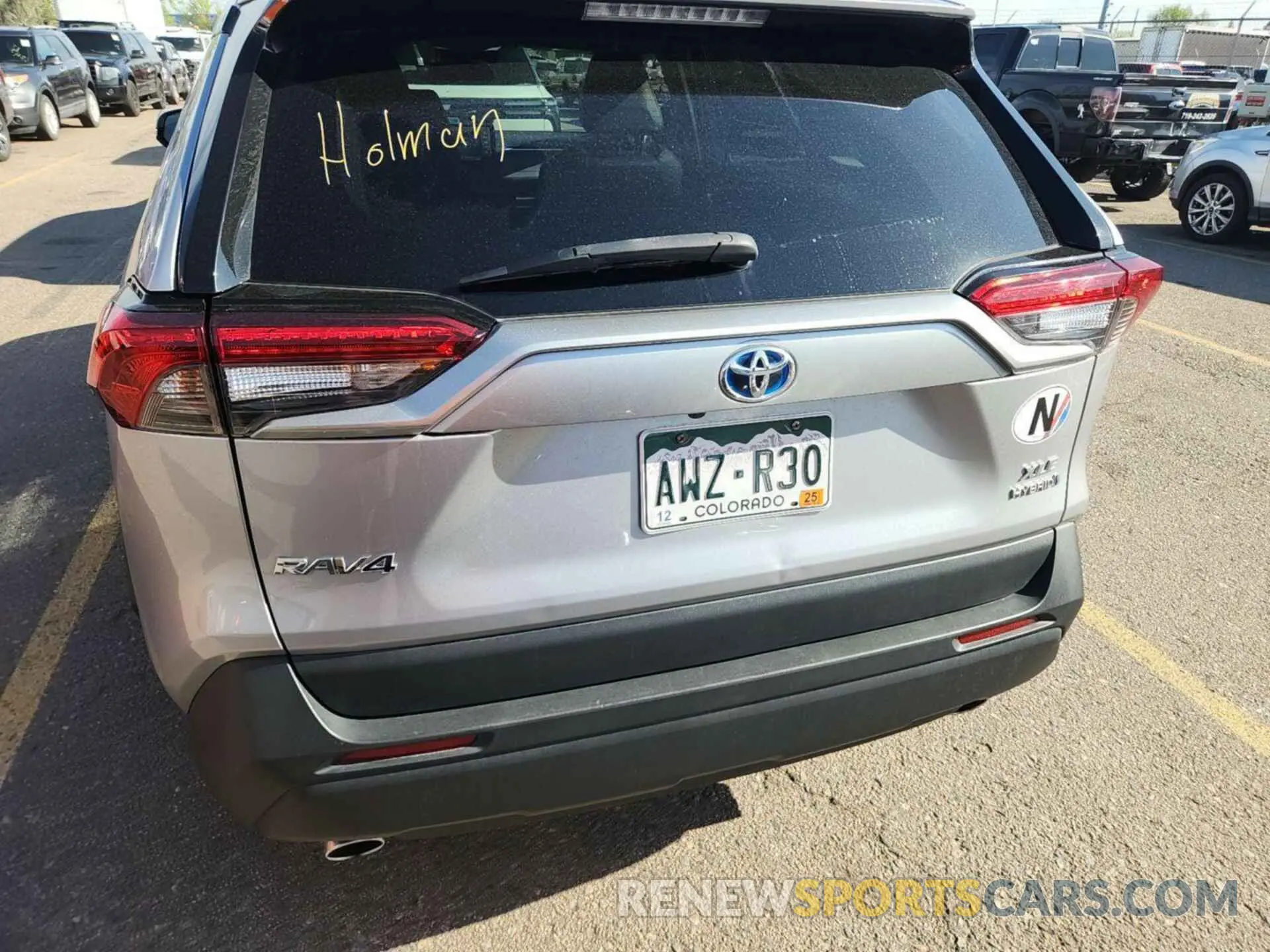 17 Photograph of a damaged car 4T3B6RFV4NU084647 TOYOTA RAV4 HYBRID 2022