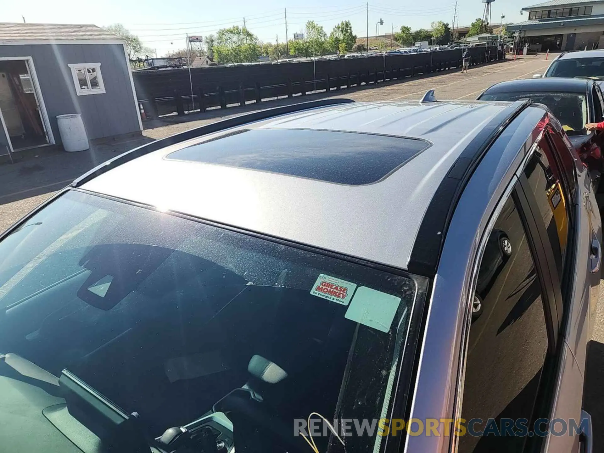 4 Photograph of a damaged car 4T3B6RFV4NU084647 TOYOTA RAV4 HYBRID 2022