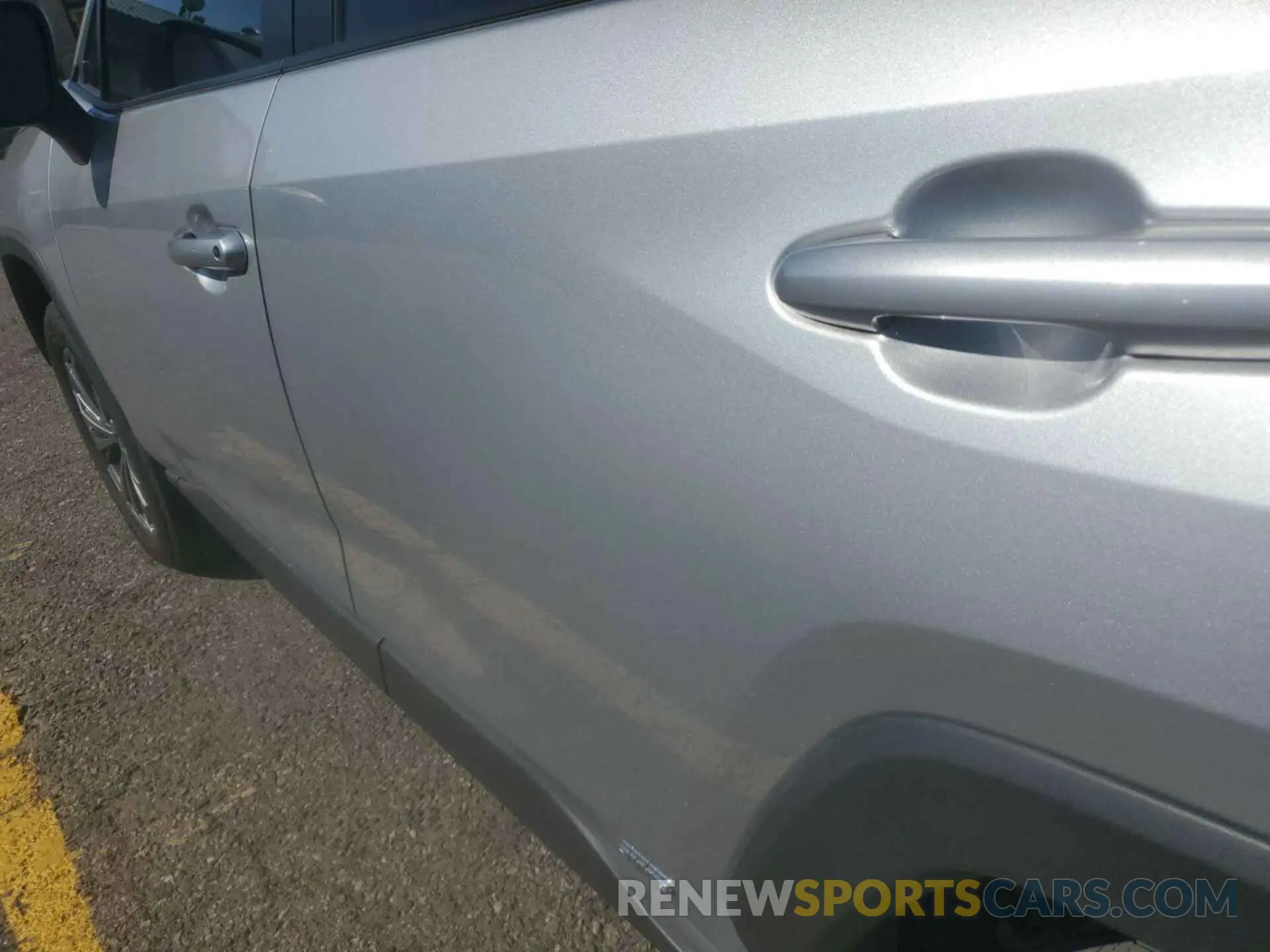 8 Photograph of a damaged car 4T3B6RFV4NU084647 TOYOTA RAV4 HYBRID 2022