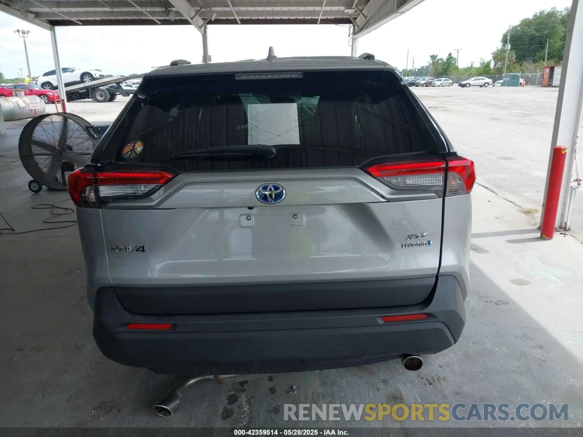 17 Photograph of a damaged car 4T3B6RFV6NU085122 TOYOTA RAV4 HYBRID 2022