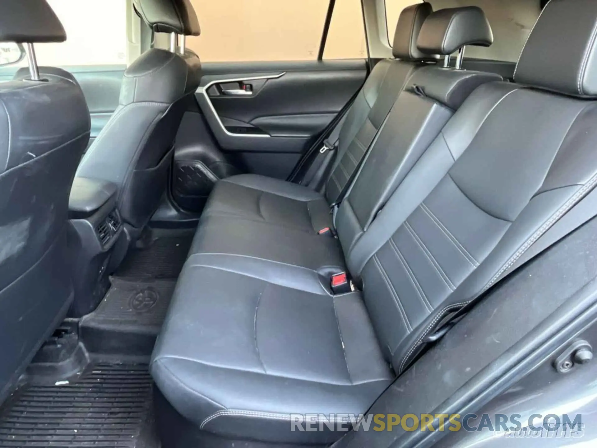 10 Photograph of a damaged car 4T3B6RFV7NU071696 TOYOTA RAV4 HYBRID 2022