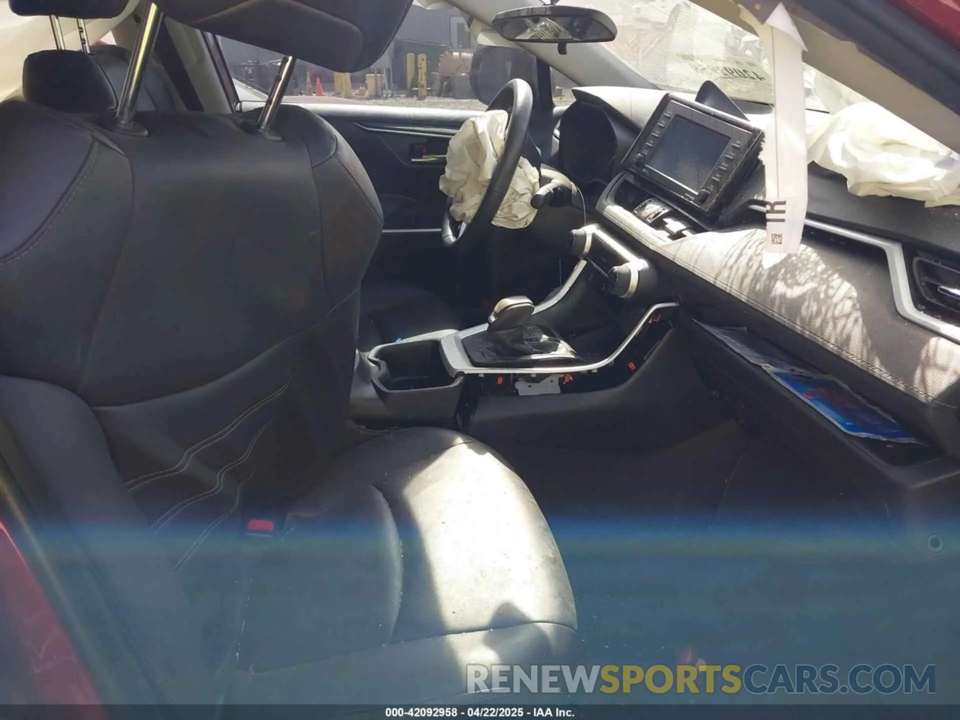 5 Photograph of a damaged car 4T3B6RFV7NU084092 TOYOTA RAV4 HYBRID 2022