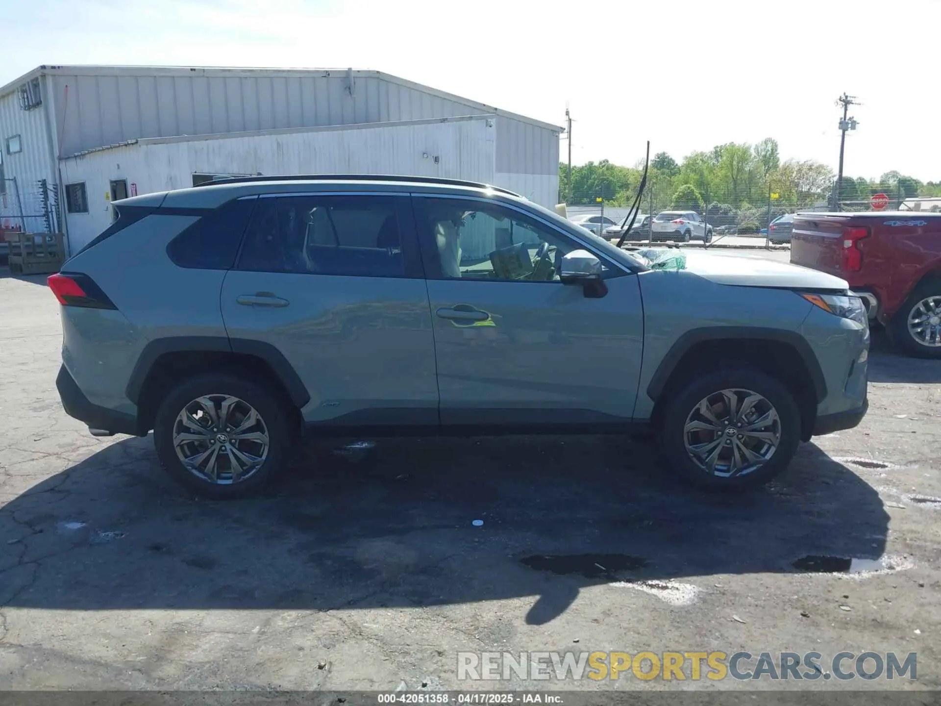 13 Photograph of a damaged car 4T3B6RFV7NU090829 TOYOTA RAV4 HYBRID 2022
