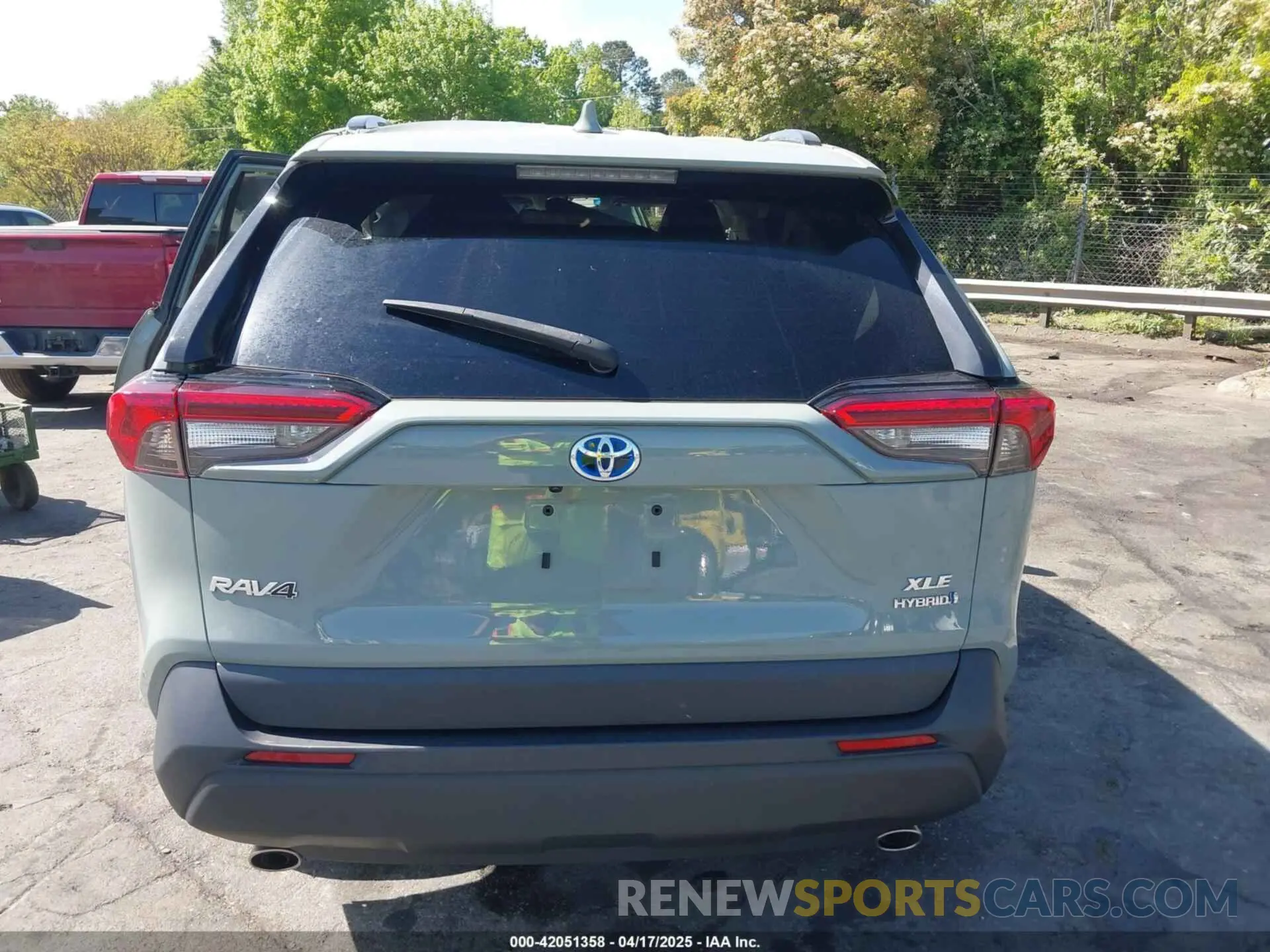 16 Photograph of a damaged car 4T3B6RFV7NU090829 TOYOTA RAV4 HYBRID 2022