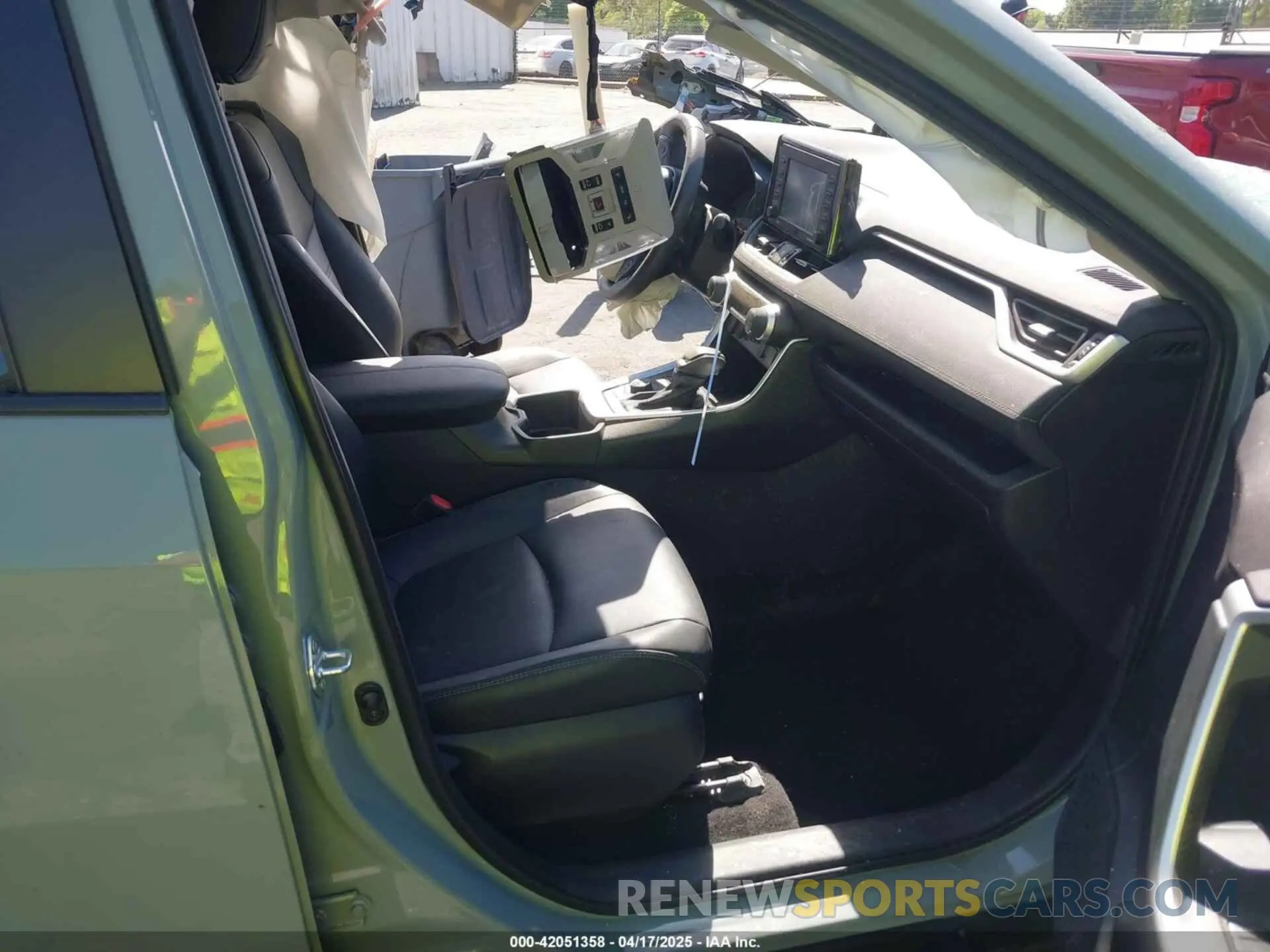 5 Photograph of a damaged car 4T3B6RFV7NU090829 TOYOTA RAV4 HYBRID 2022