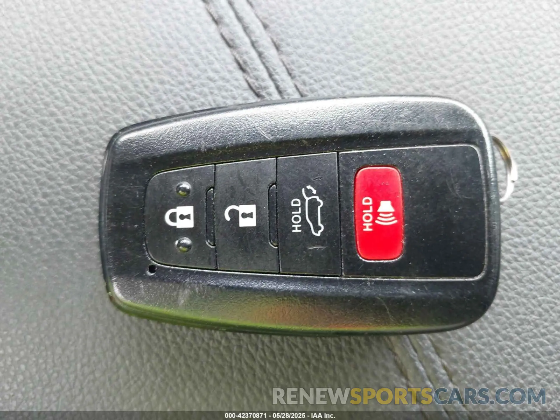 11 Photograph of a damaged car 4T3B6RFV8NU081069 TOYOTA RAV4 HYBRID 2022
