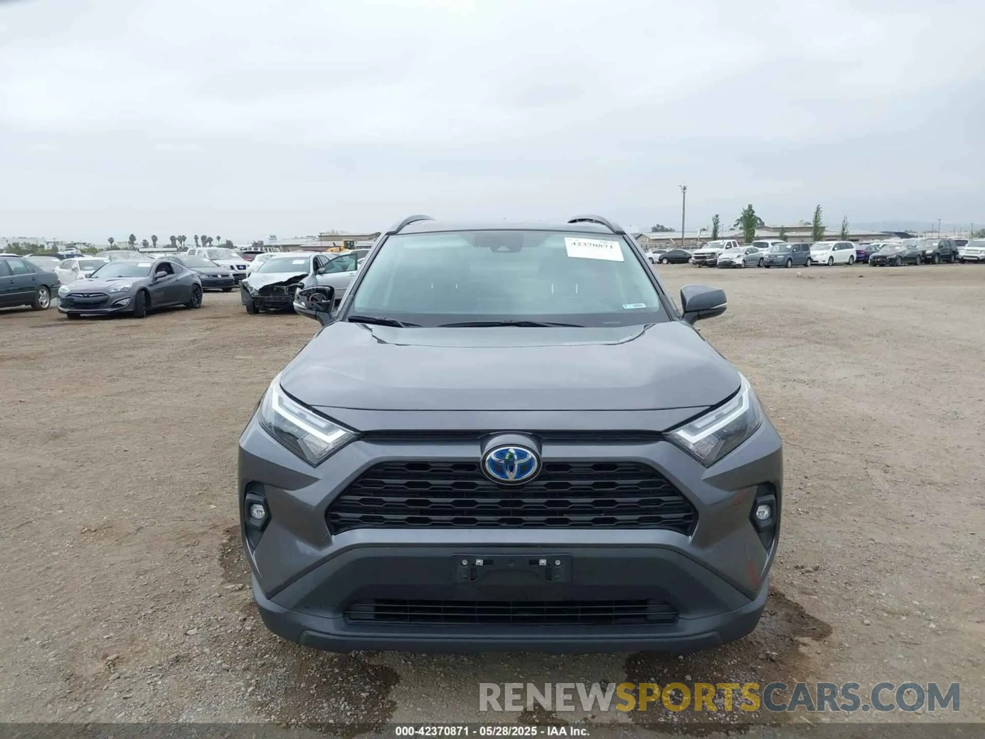 12 Photograph of a damaged car 4T3B6RFV8NU081069 TOYOTA RAV4 HYBRID 2022