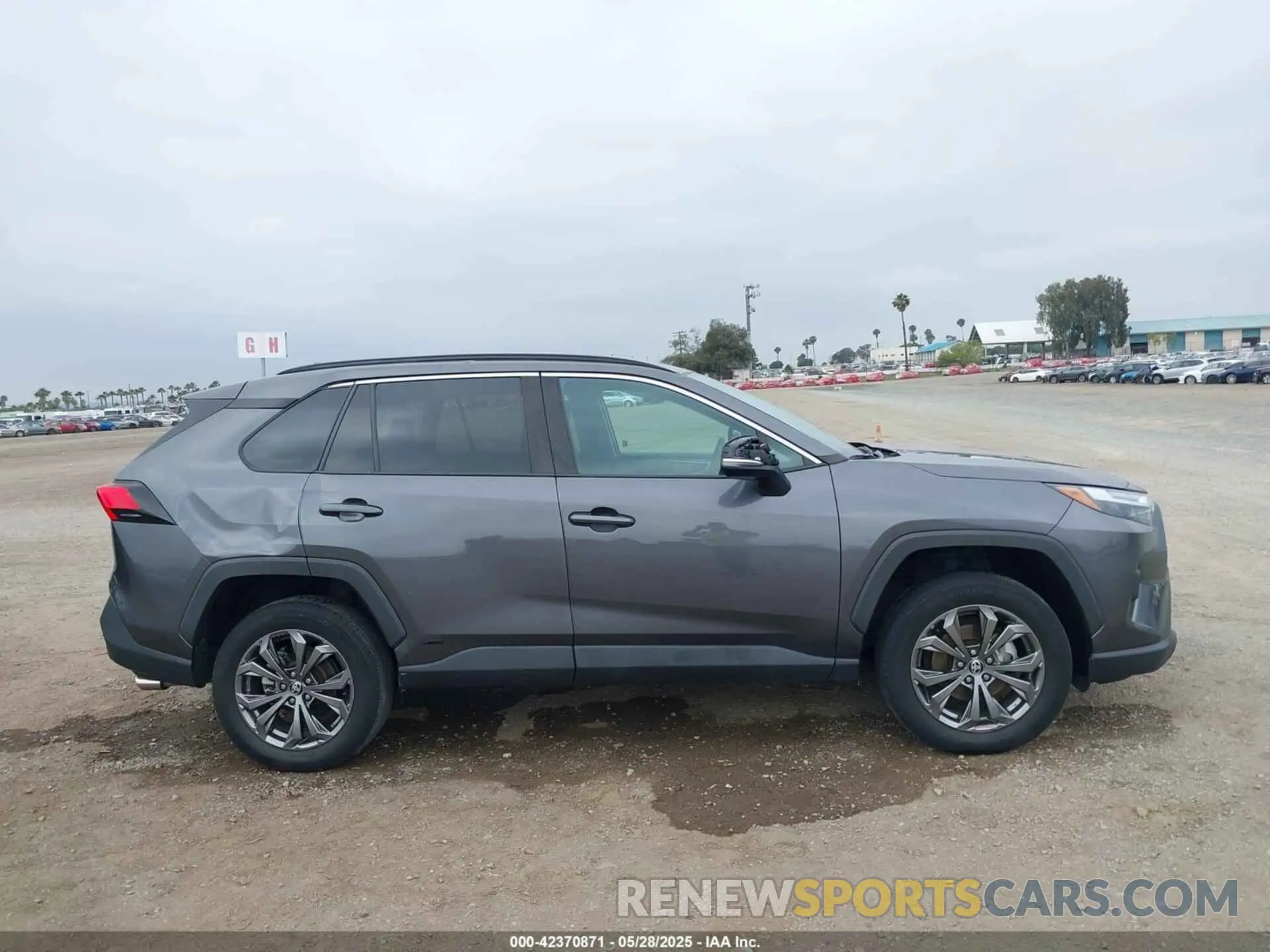 13 Photograph of a damaged car 4T3B6RFV8NU081069 TOYOTA RAV4 HYBRID 2022