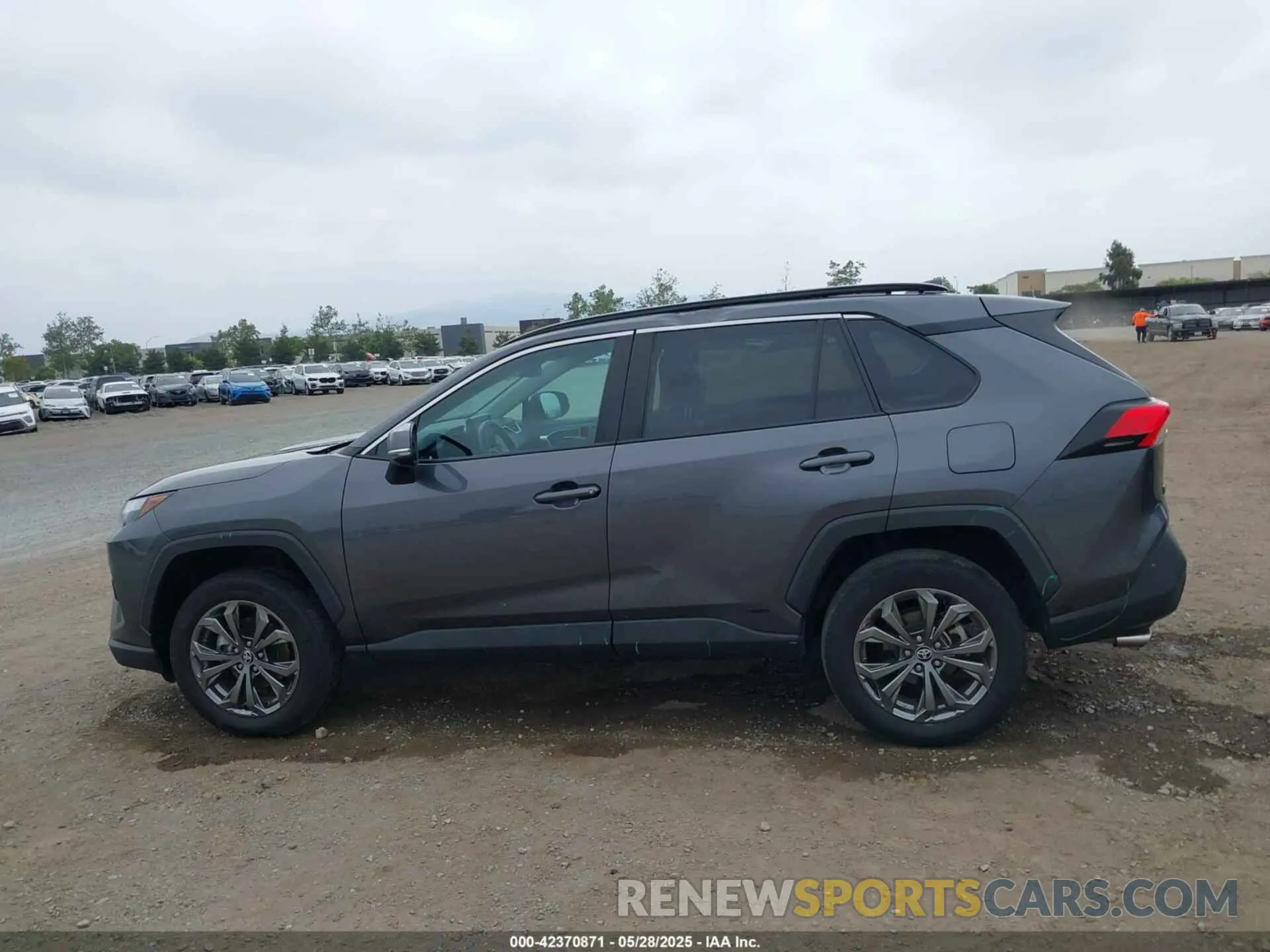 14 Photograph of a damaged car 4T3B6RFV8NU081069 TOYOTA RAV4 HYBRID 2022