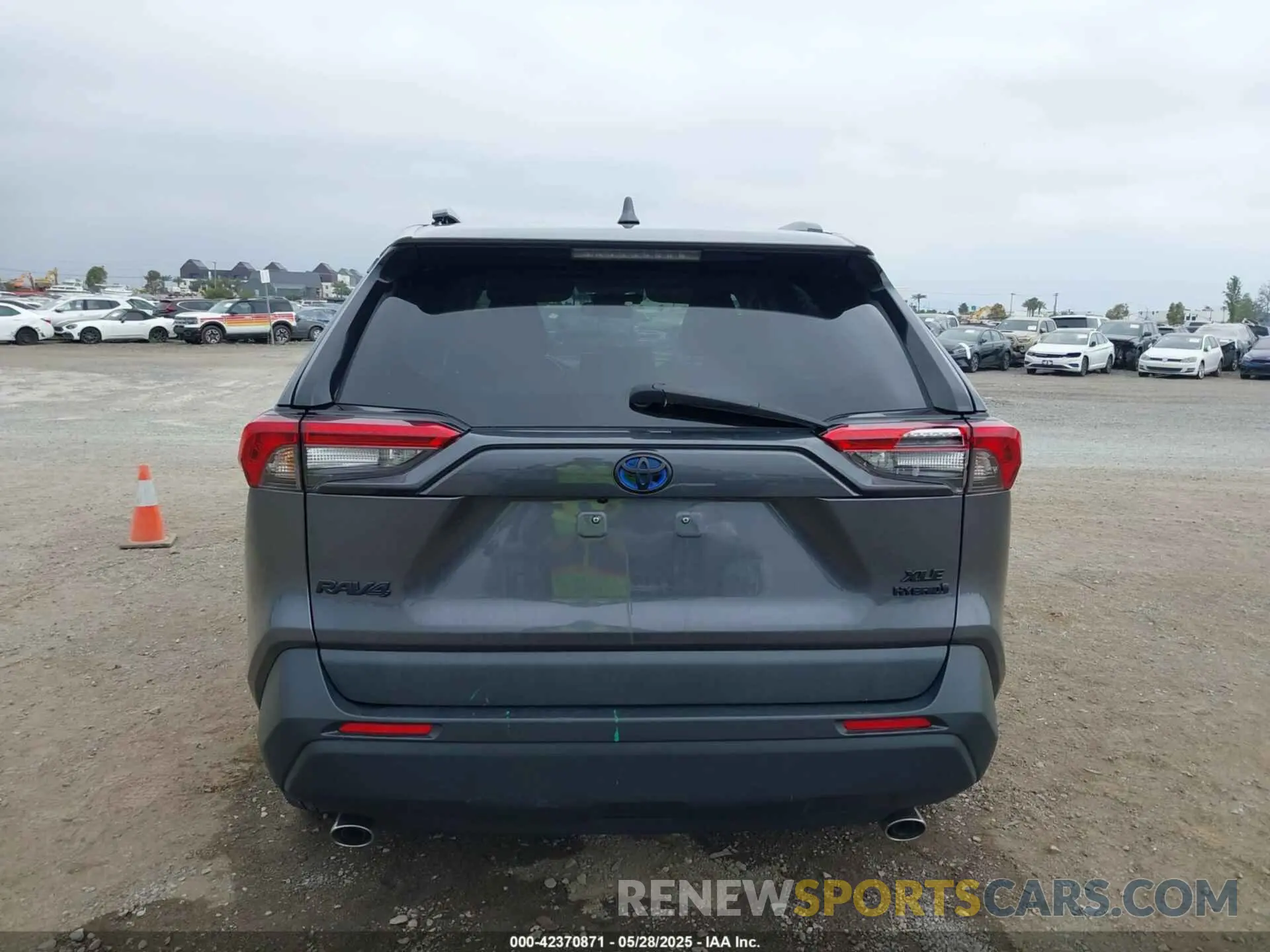 16 Photograph of a damaged car 4T3B6RFV8NU081069 TOYOTA RAV4 HYBRID 2022