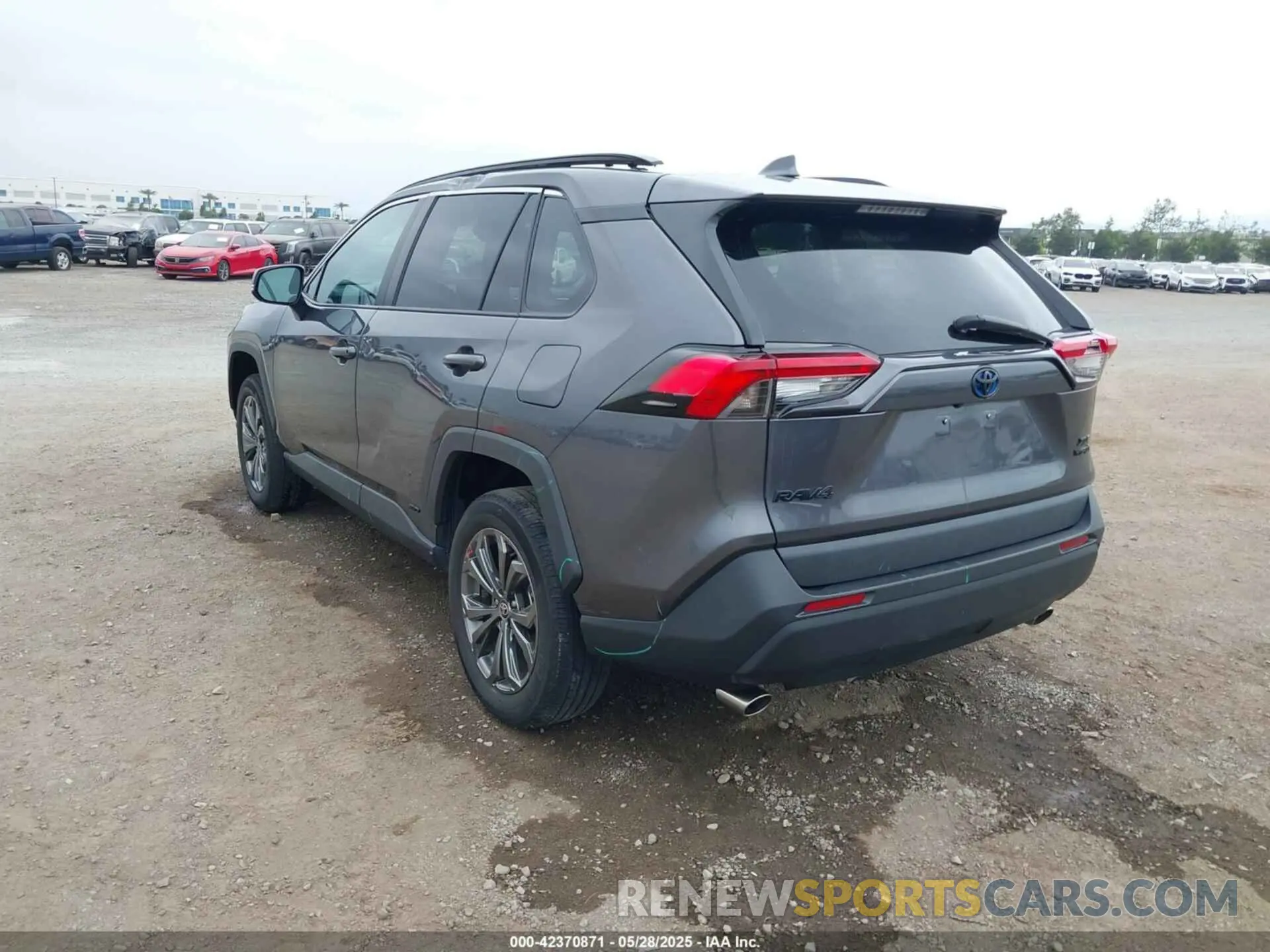 3 Photograph of a damaged car 4T3B6RFV8NU081069 TOYOTA RAV4 HYBRID 2022