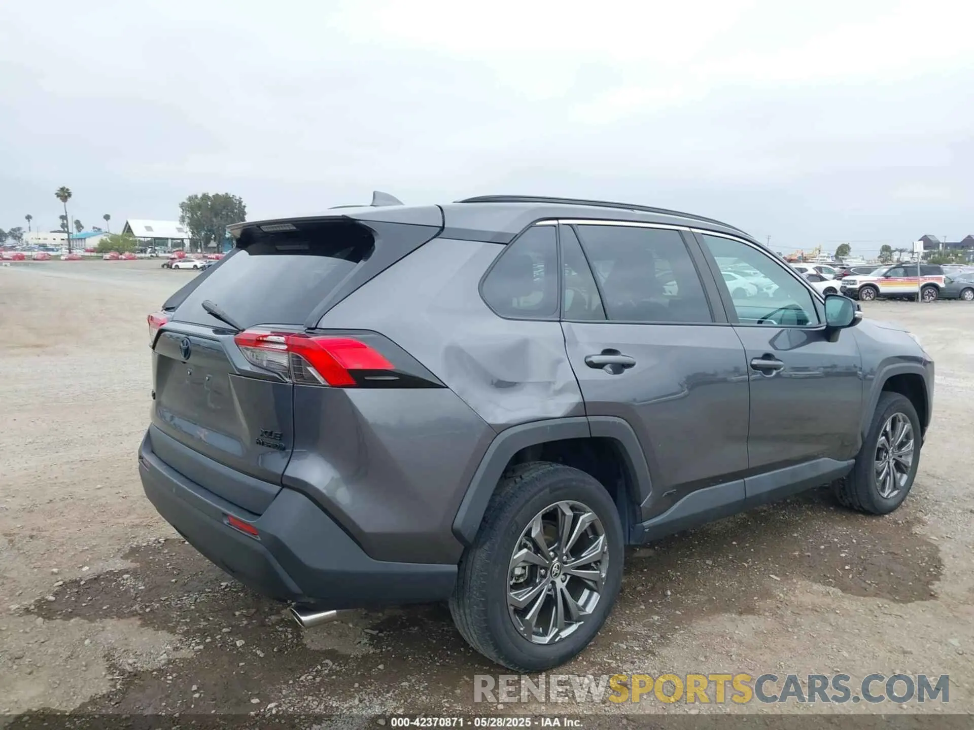 6 Photograph of a damaged car 4T3B6RFV8NU081069 TOYOTA RAV4 HYBRID 2022