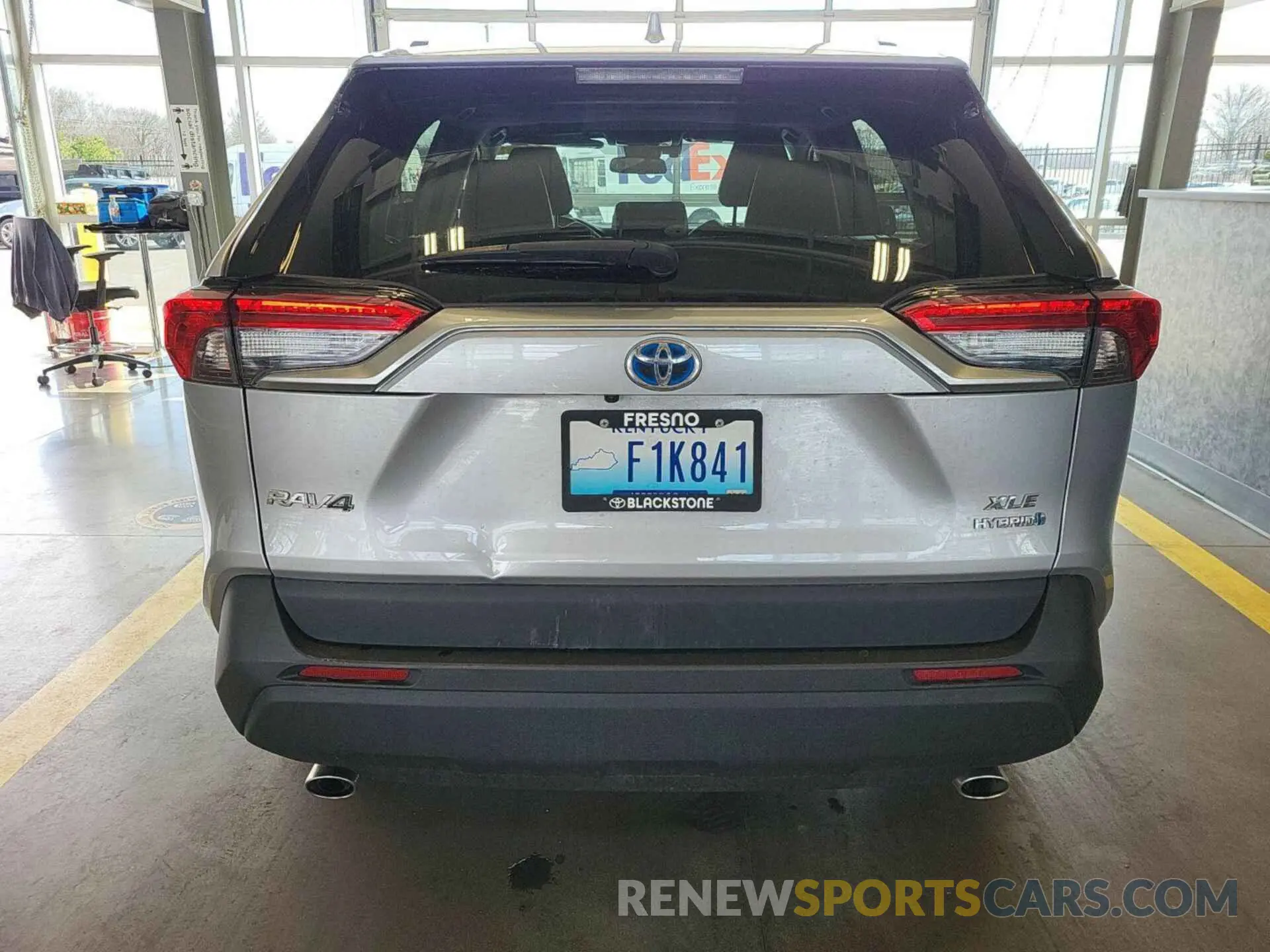 4 Photograph of a damaged car 4T3B6RFV9NU084868 TOYOTA RAV4 HYBRID 2022
