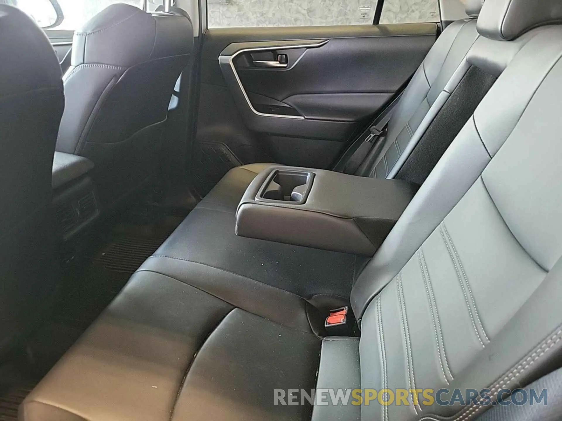 9 Photograph of a damaged car 4T3B6RFV9NU084868 TOYOTA RAV4 HYBRID 2022