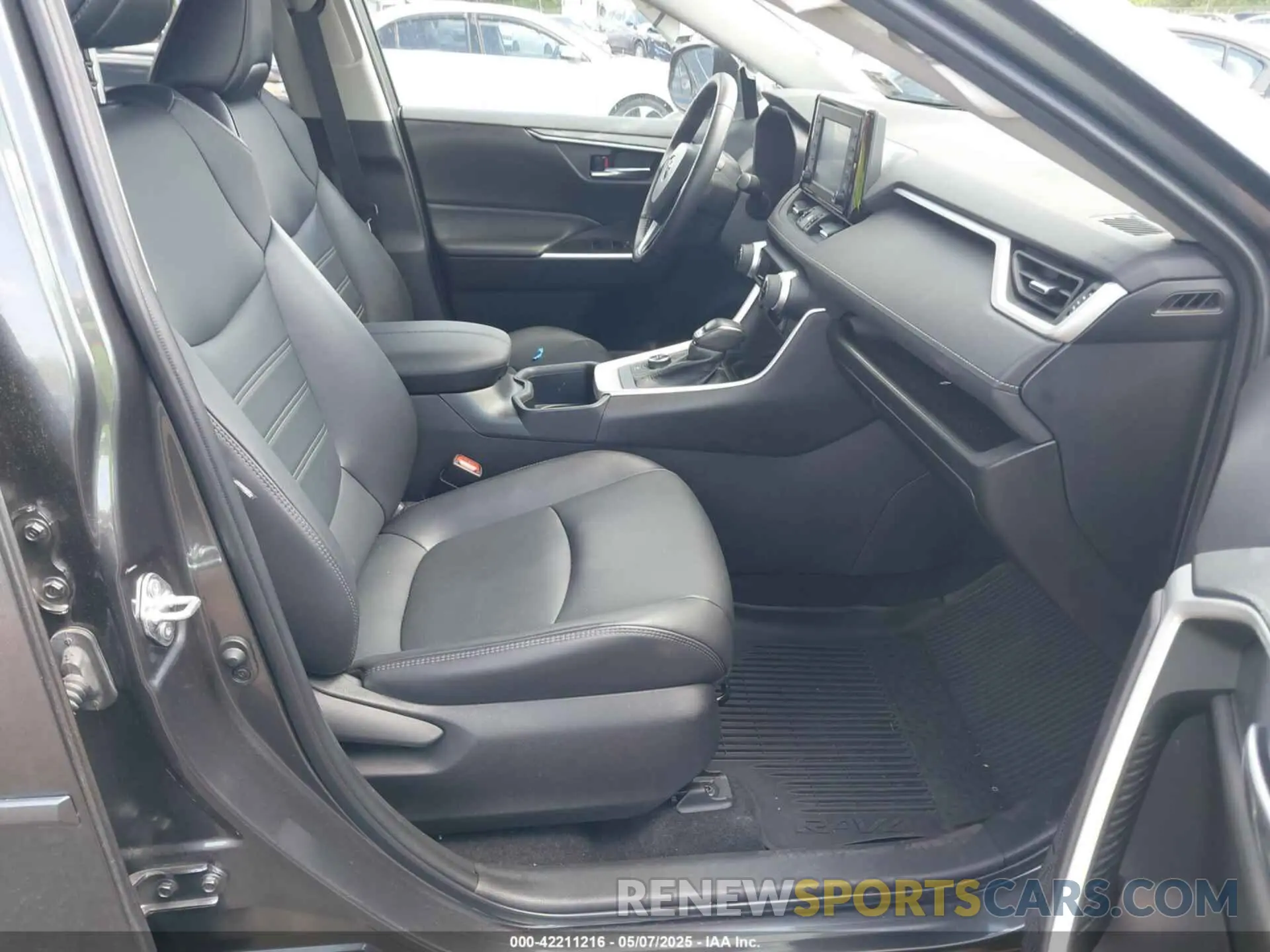 5 Photograph of a damaged car 4T3B6RFV9NU091206 TOYOTA RAV4 HYBRID 2022