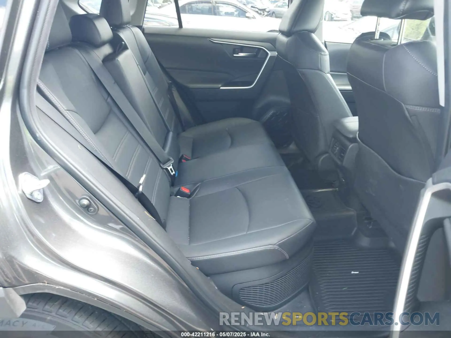 8 Photograph of a damaged car 4T3B6RFV9NU091206 TOYOTA RAV4 HYBRID 2022