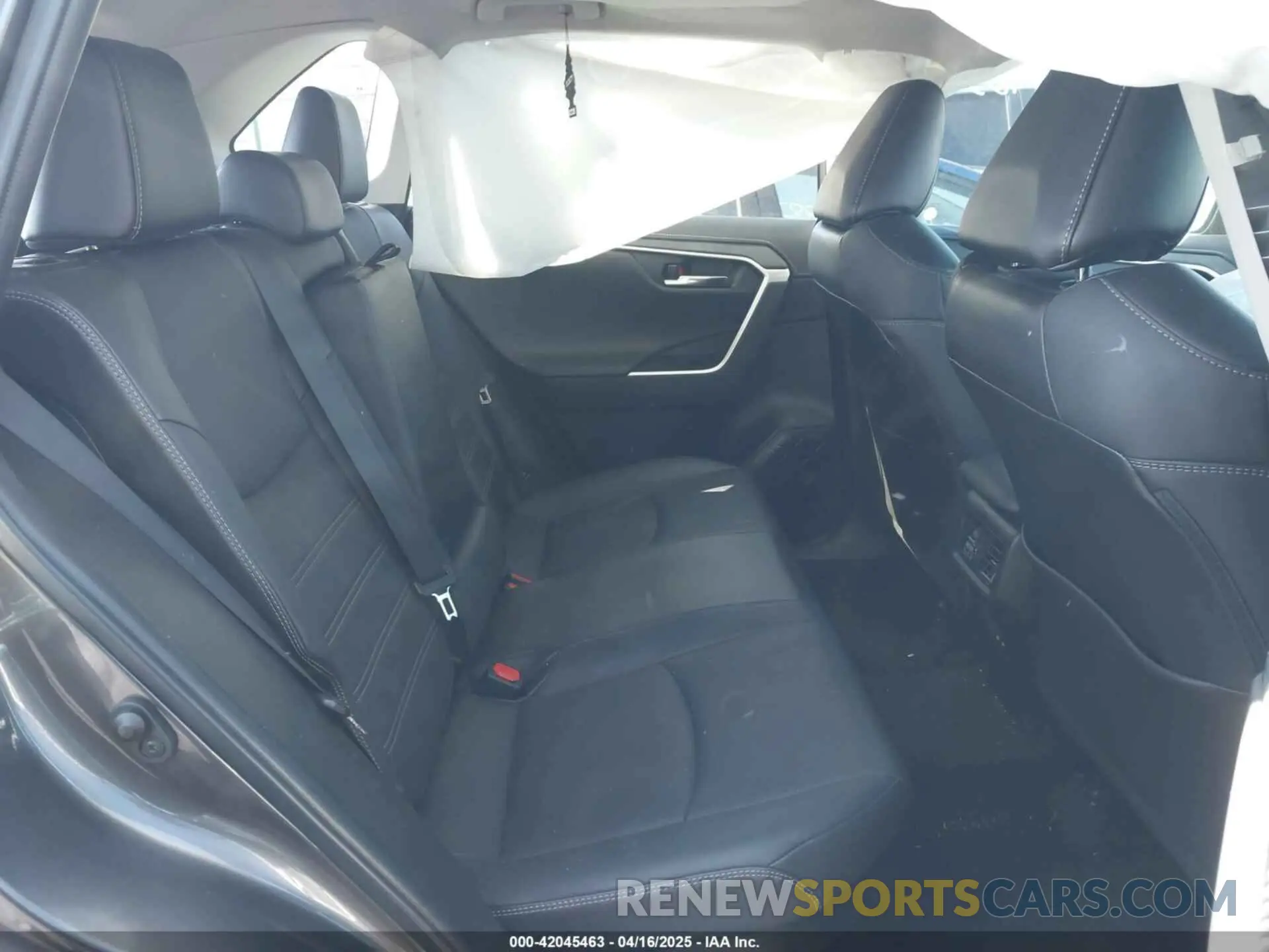8 Photograph of a damaged car 4T3D6RFV2NU069976 TOYOTA RAV4 HYBRID 2022