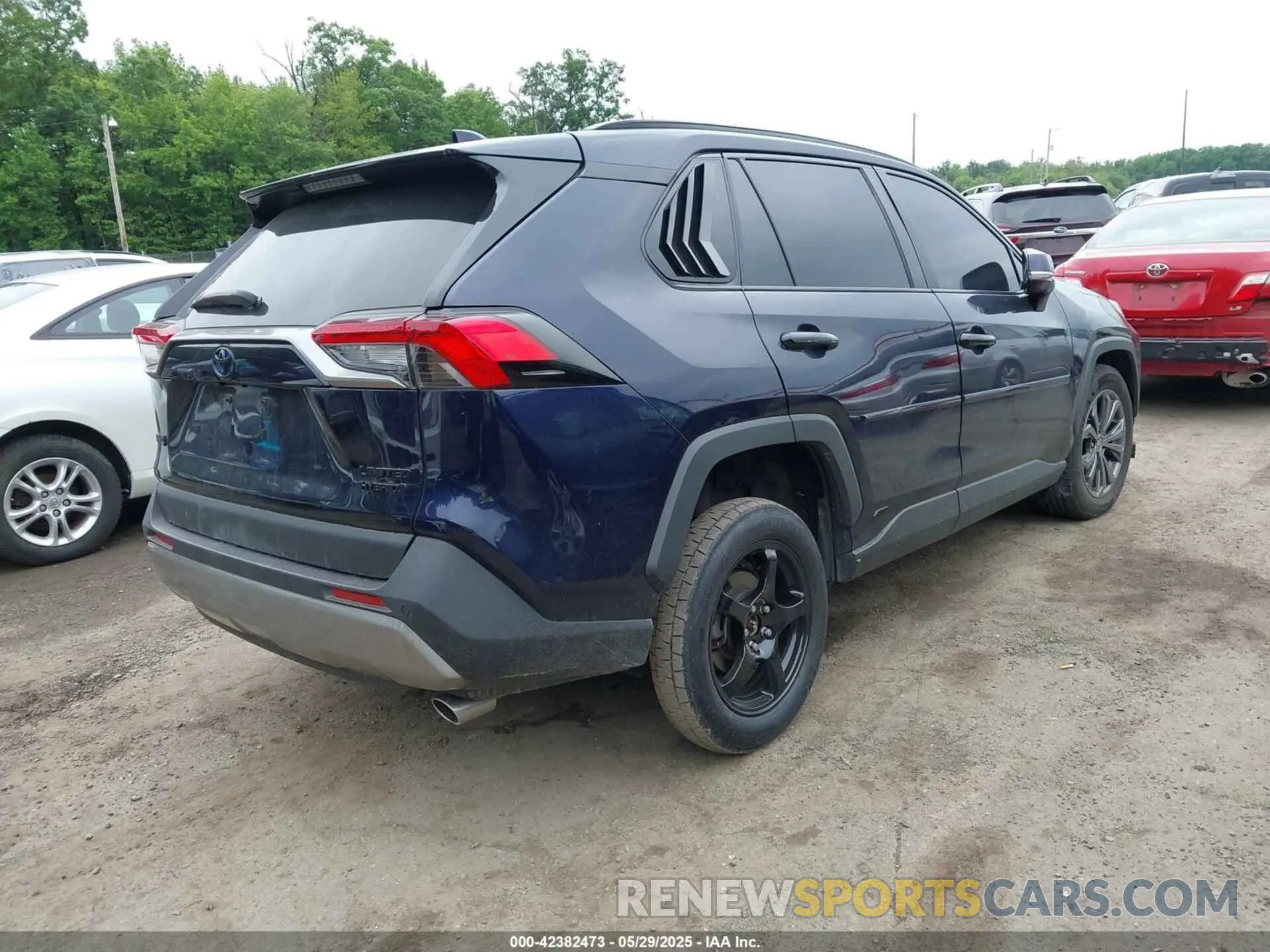 4 Photograph of a damaged car 4T3D6RFV3NU078394 TOYOTA RAV4 HYBRID 2022