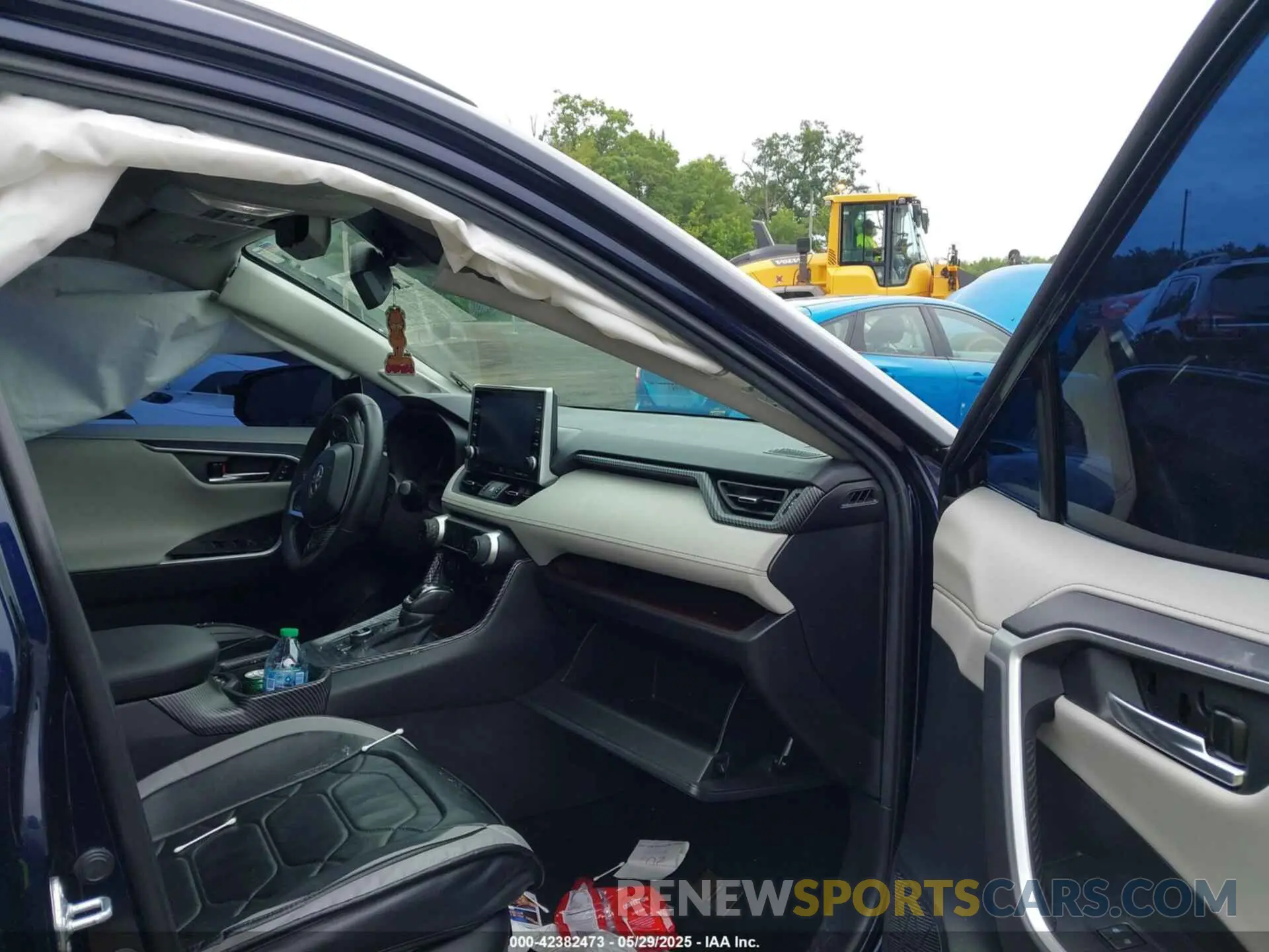 5 Photograph of a damaged car 4T3D6RFV3NU078394 TOYOTA RAV4 HYBRID 2022