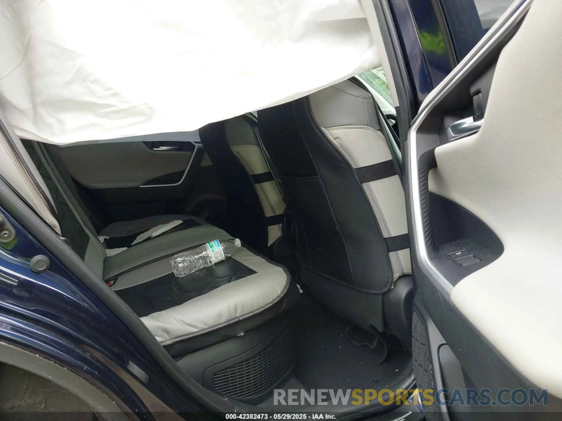 8 Photograph of a damaged car 4T3D6RFV3NU078394 TOYOTA RAV4 HYBRID 2022