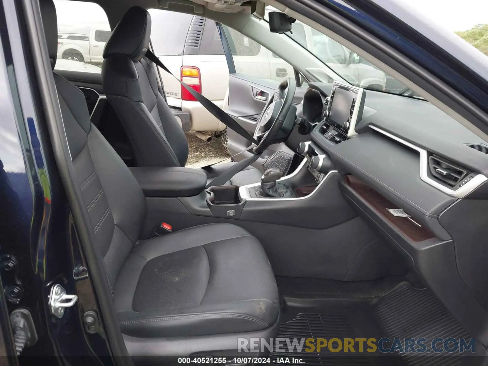 5 Photograph of a damaged car 4T3D6RFV5NU088599 TOYOTA RAV4 HYBRID 2022