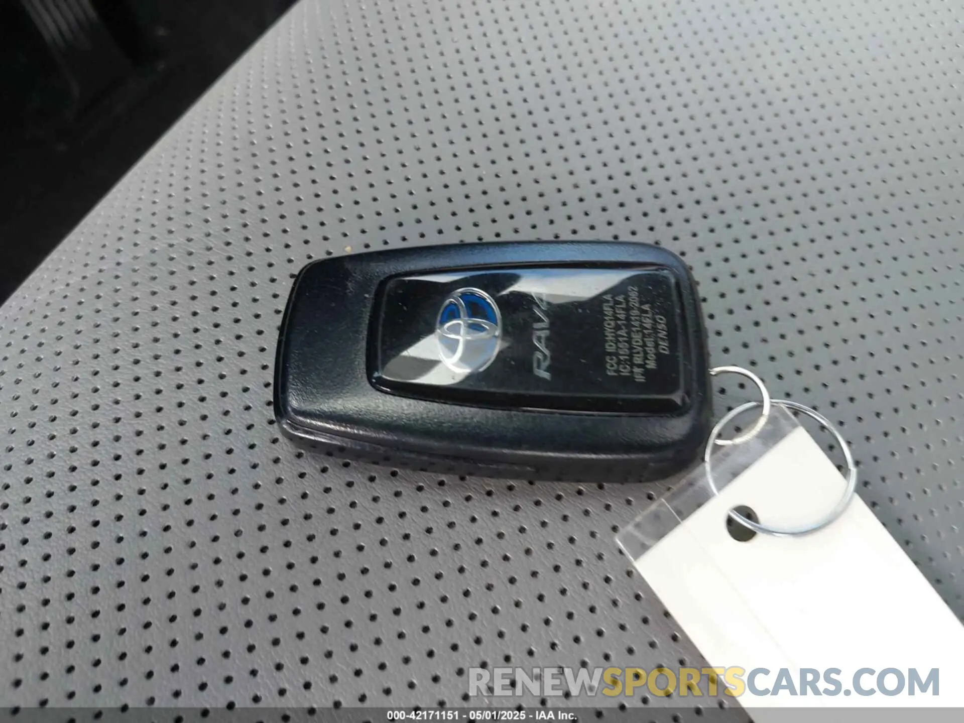 11 Photograph of a damaged car 4T3D6RFVXNU069952 TOYOTA RAV4 HYBRID 2022