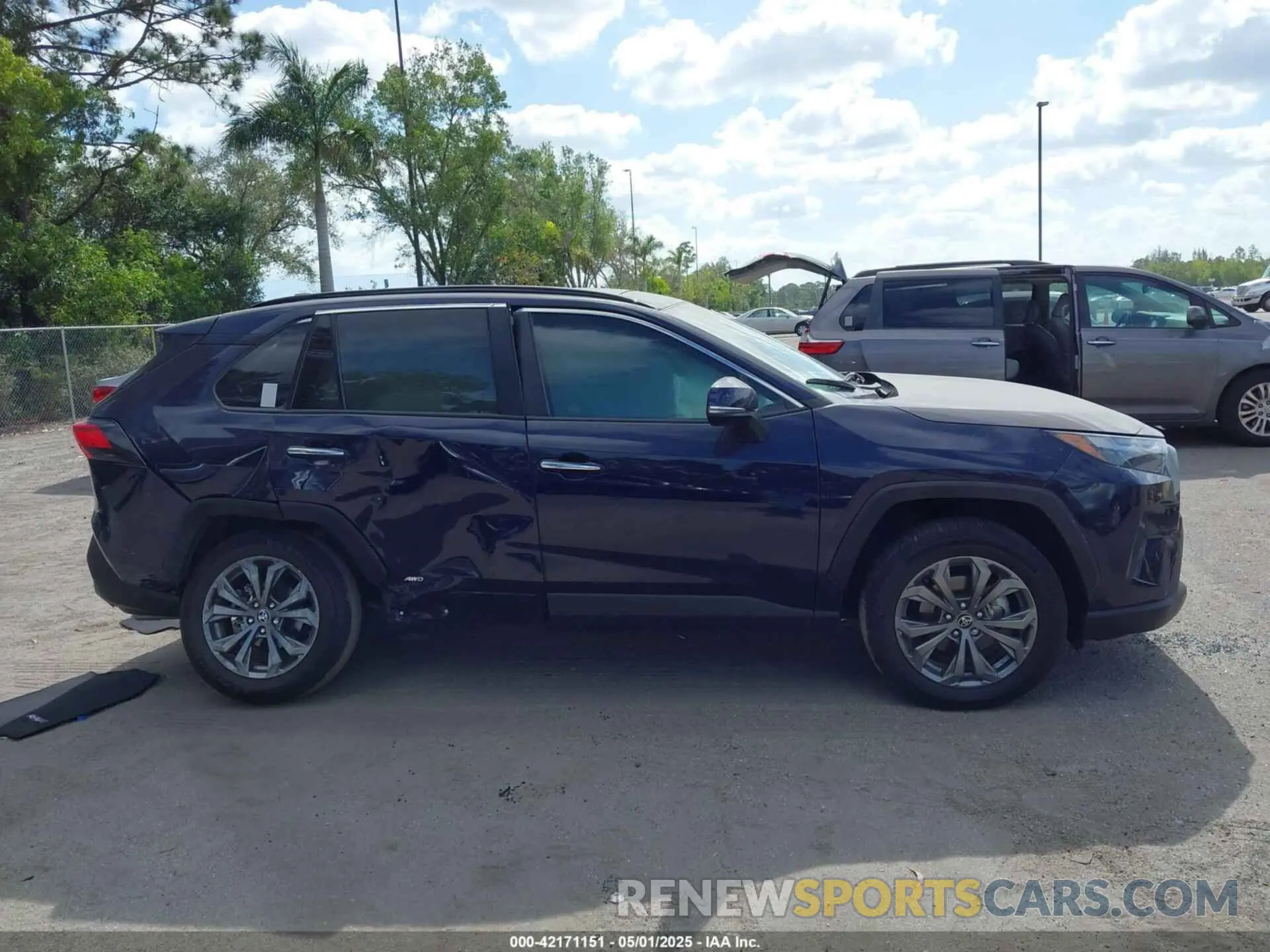 13 Photograph of a damaged car 4T3D6RFVXNU069952 TOYOTA RAV4 HYBRID 2022