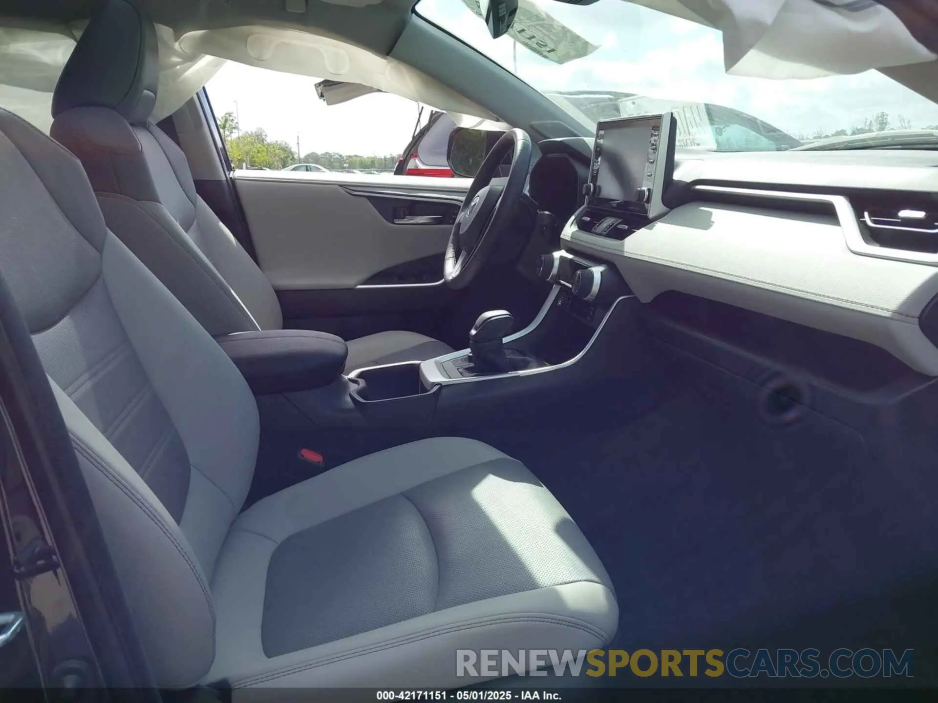 5 Photograph of a damaged car 4T3D6RFVXNU069952 TOYOTA RAV4 HYBRID 2022