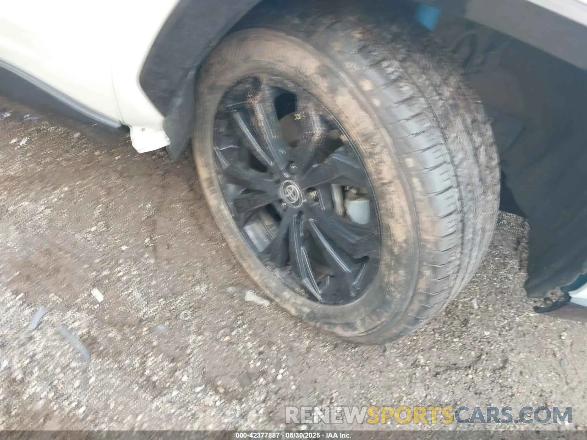 11 Photograph of a damaged car 4T3E6RFV6NU084601 TOYOTA RAV4 HYBRID 2022