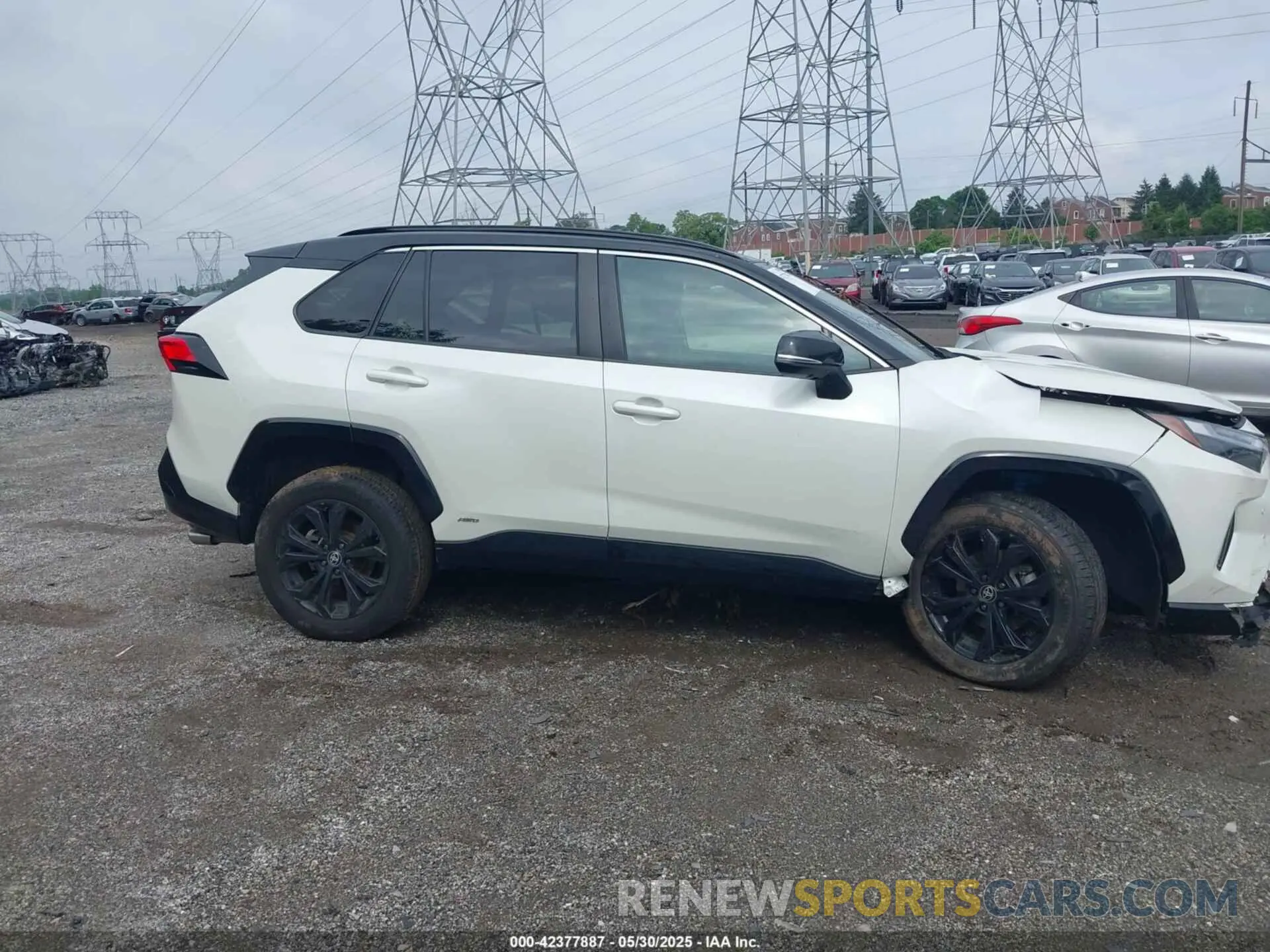13 Photograph of a damaged car 4T3E6RFV6NU084601 TOYOTA RAV4 HYBRID 2022